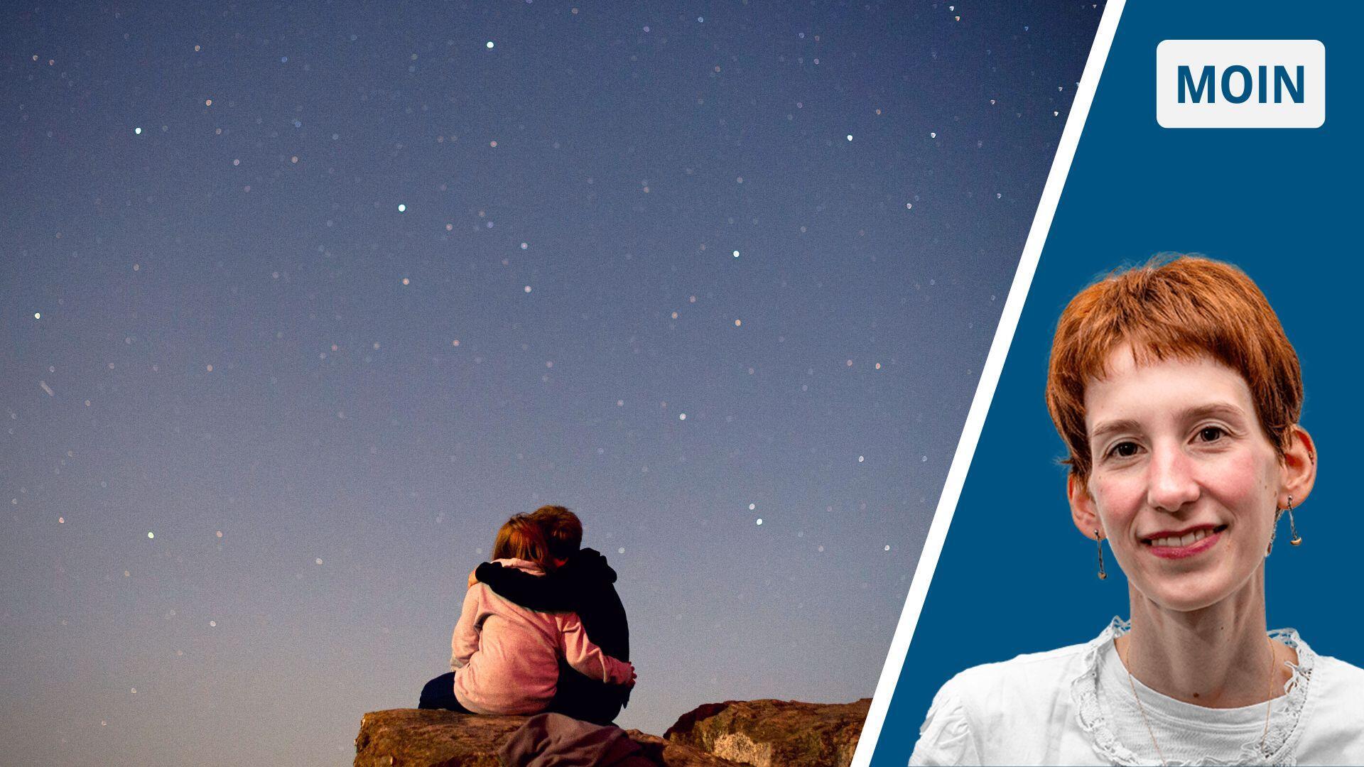 Zwei Menschen vor Sternenhimmel