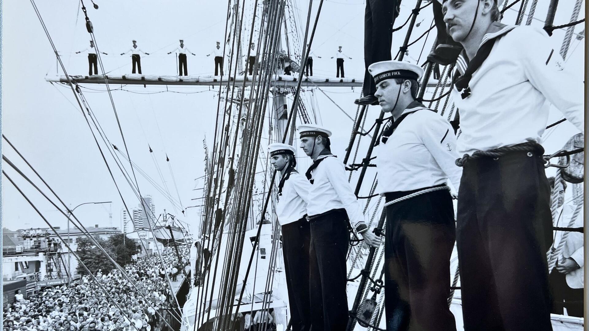 1986 gab es erstmals eine Sail in Bremerhaven. Sie wurde zusammen mit der vorgeschalteten Bremerhavener Festwoche gefeiert. 
