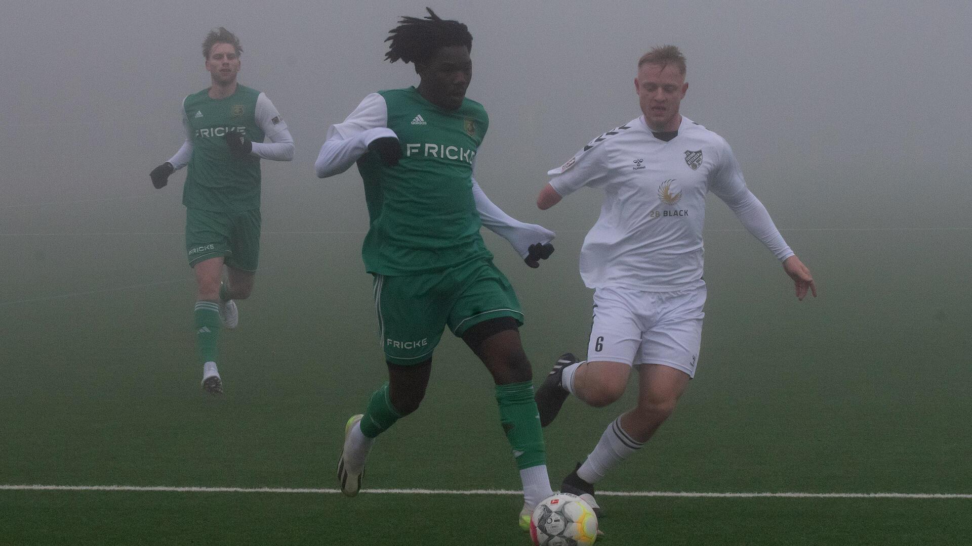 Abdul Gafar auf dem Weg zum 1:1-Ausgleich für den Heeslinger SC.