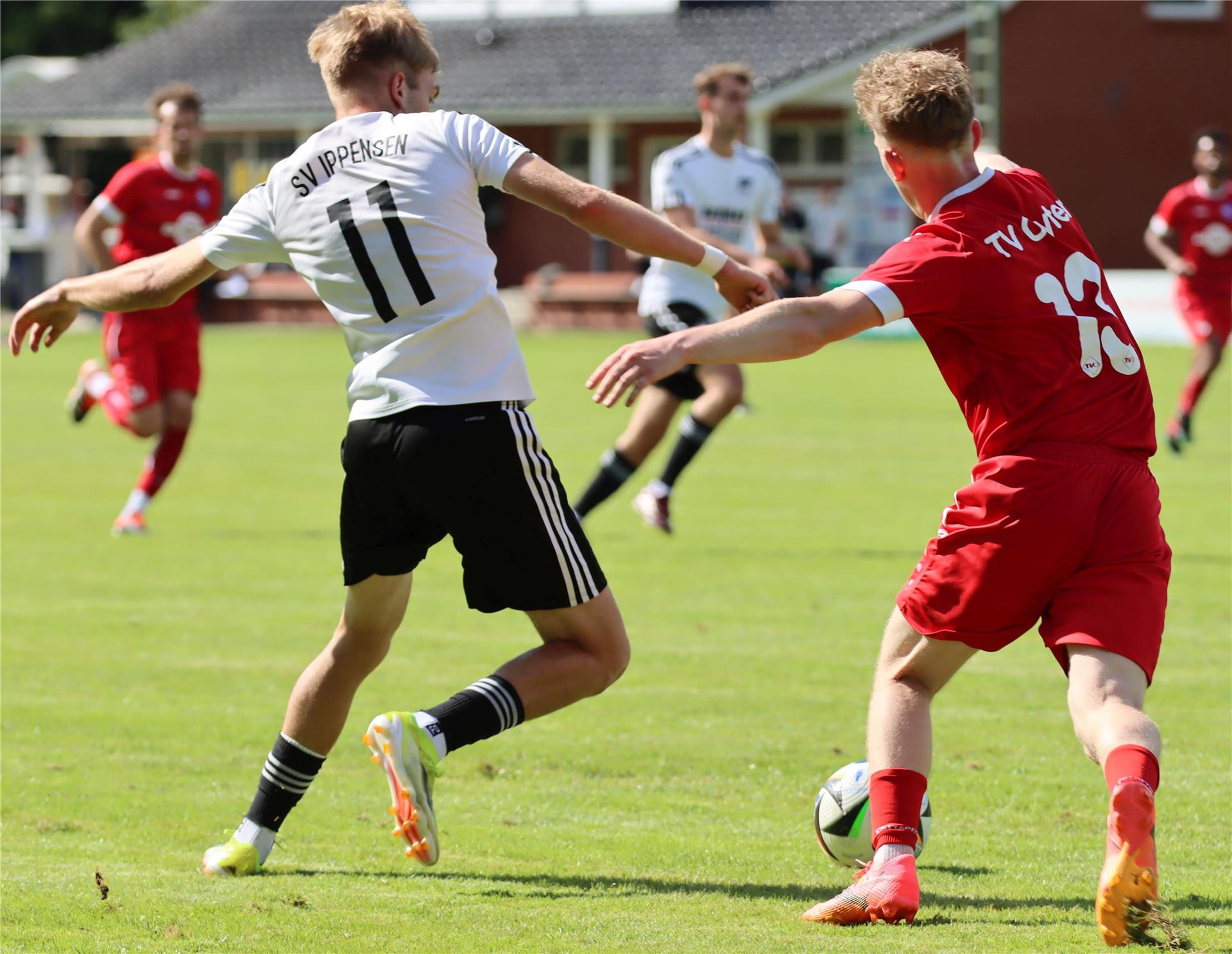 Bezirksligisten gehen mit unterschiedlicher Ausgangslage in die Rückrunde Alexander Wagner (Nummer 11) und seine Ippenser Mitspieler haben eine intensive Rückrunde in der Bezirksliga vor sich.