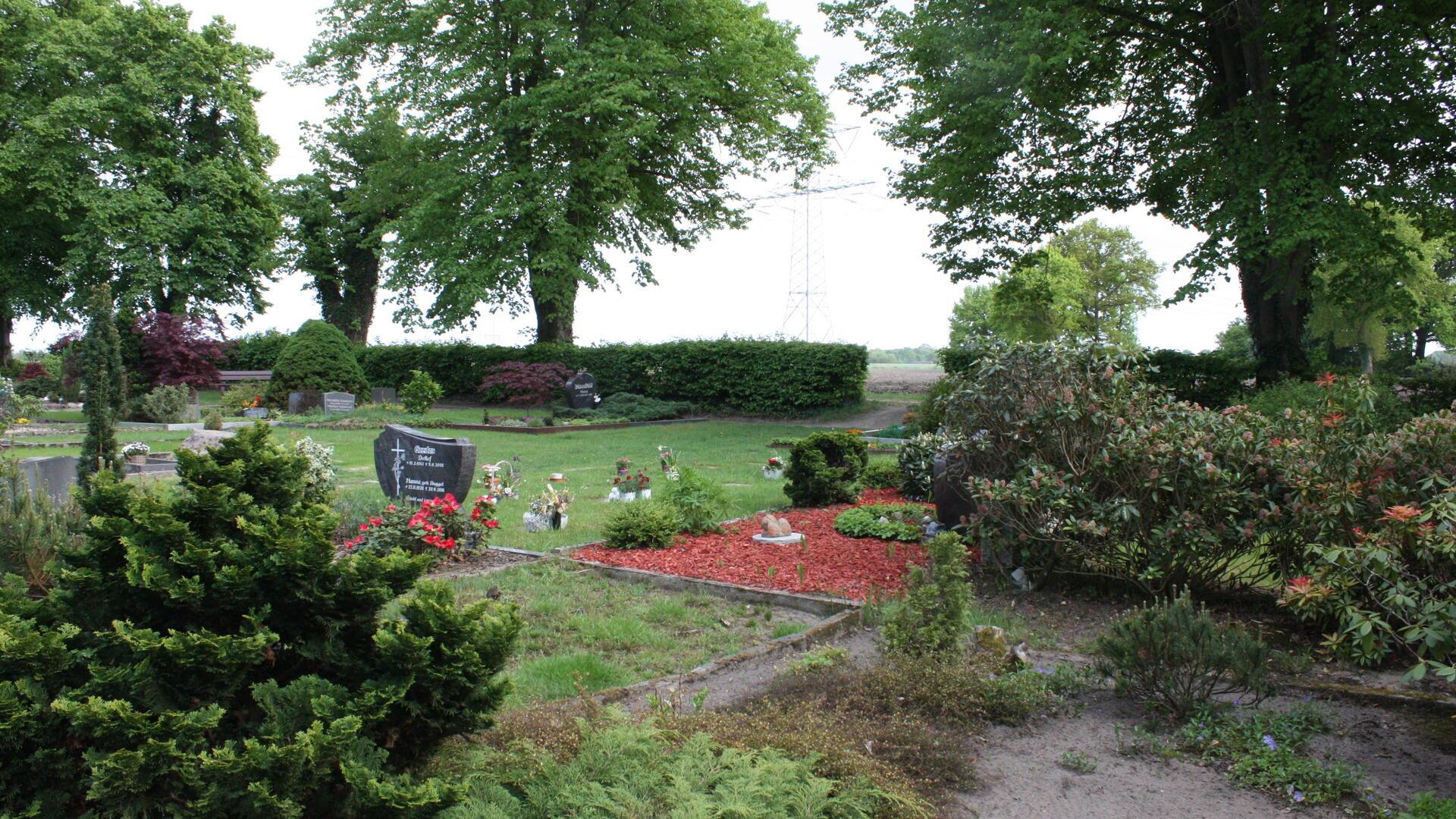 Alle Driftsether Ortsratsmitglieder stimmten dem Antrag an die Gemeinde zu, den Friedhof mit einem Zaun zu schützen.