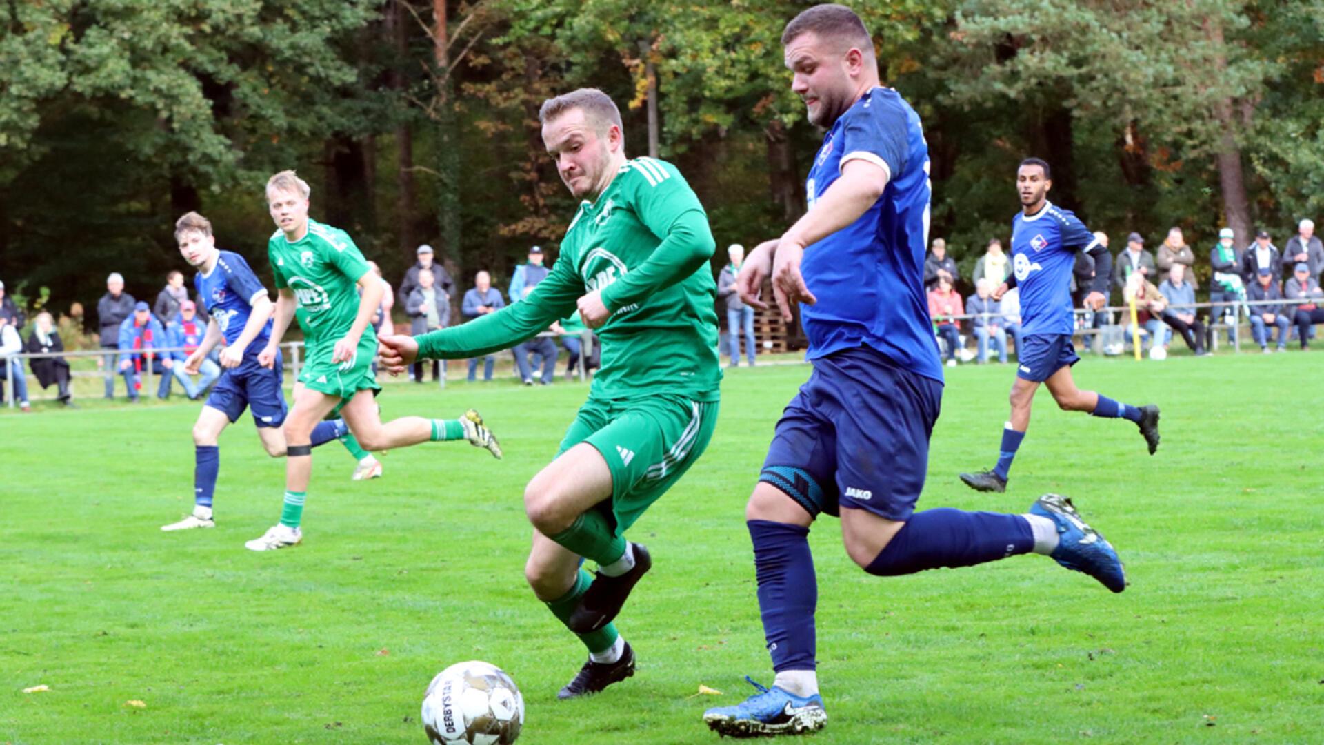 Allrounder Nils Tiedemann (li.) stand nach langer Verletzungspause wieder in der Startelf und machte ein gutes Spiel.