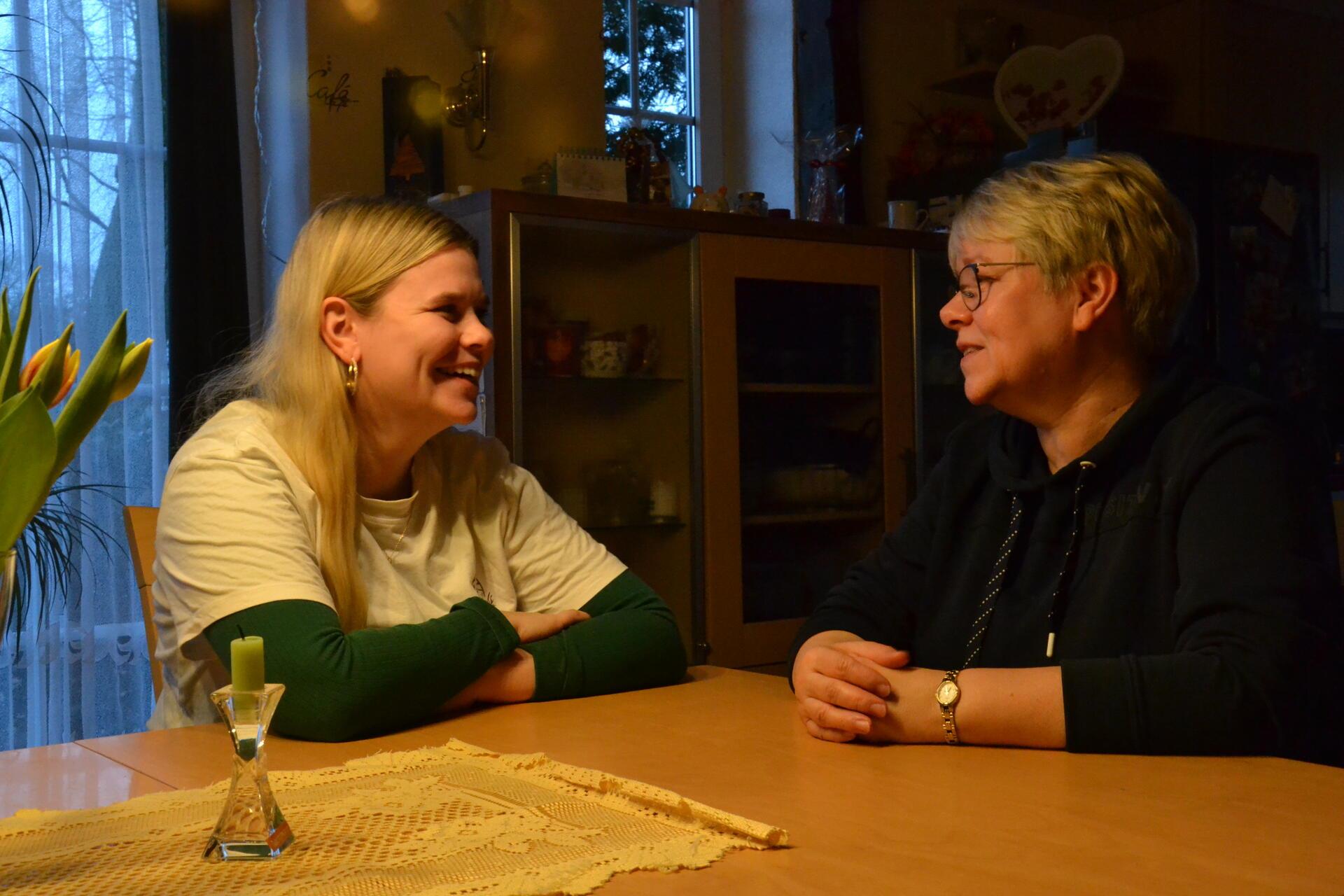 Alltagsheldin mit Herz: „Man sollte einander helfen, um die Welt etwas besser zu machen.“ Das meint Gaby Meier-Thoroe (rechts).