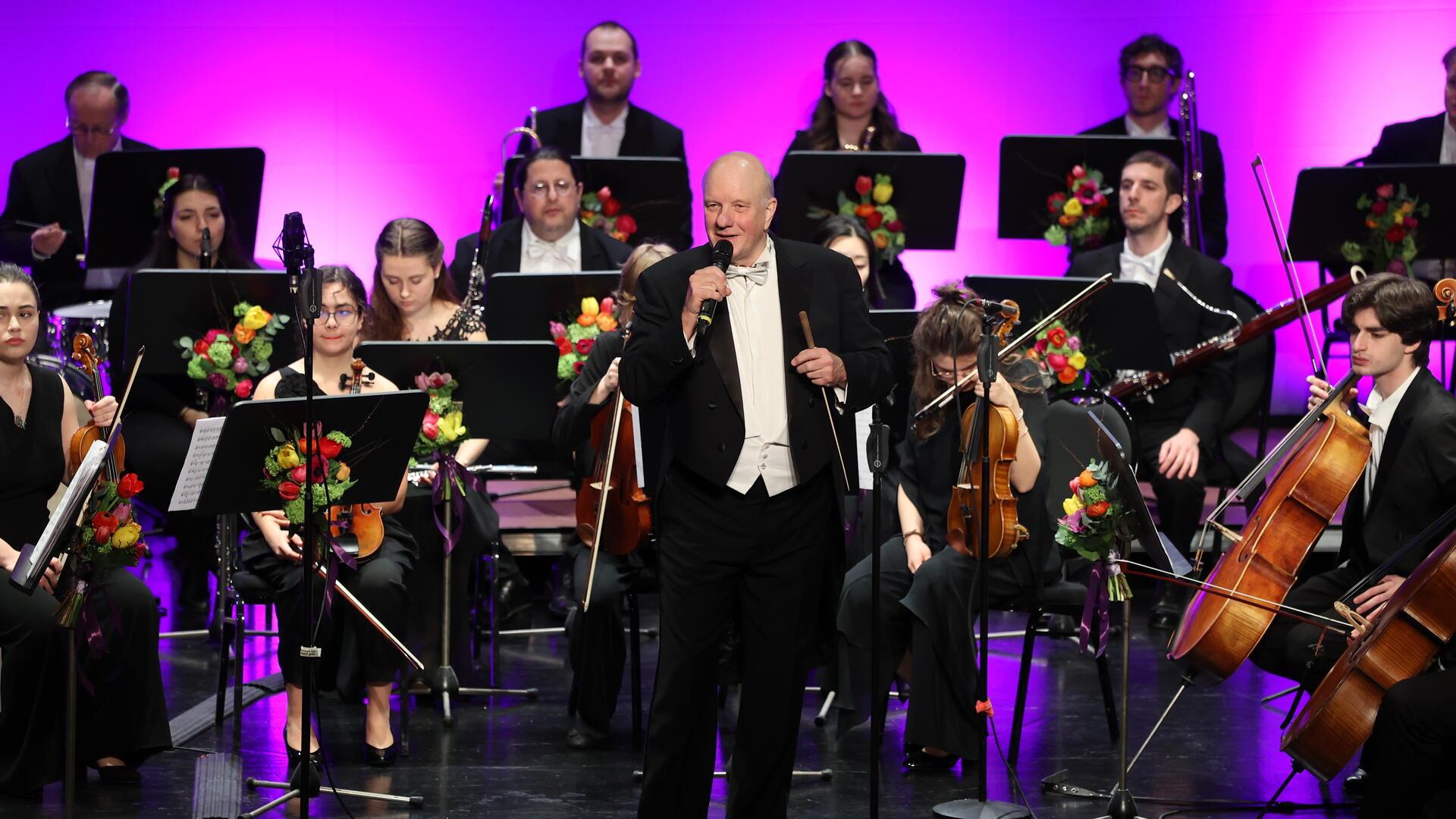 Am 9. Januar 2026 ist die Junge Philharmonie Köln wieder zu Gast in Bremervörde und lädt zum Neujahrskonzert in die St. Libris-Kirche ein. Der Vorverkauf startet am kommenden Montag. 