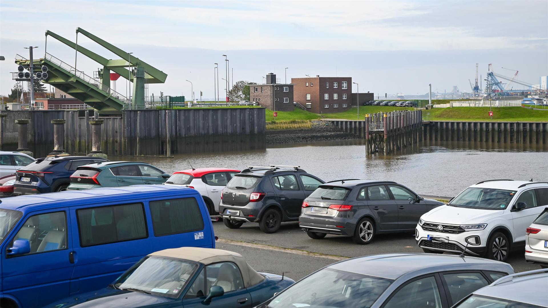Am Geestevorhafen soll der Hochwasserschutz optimiert werden.