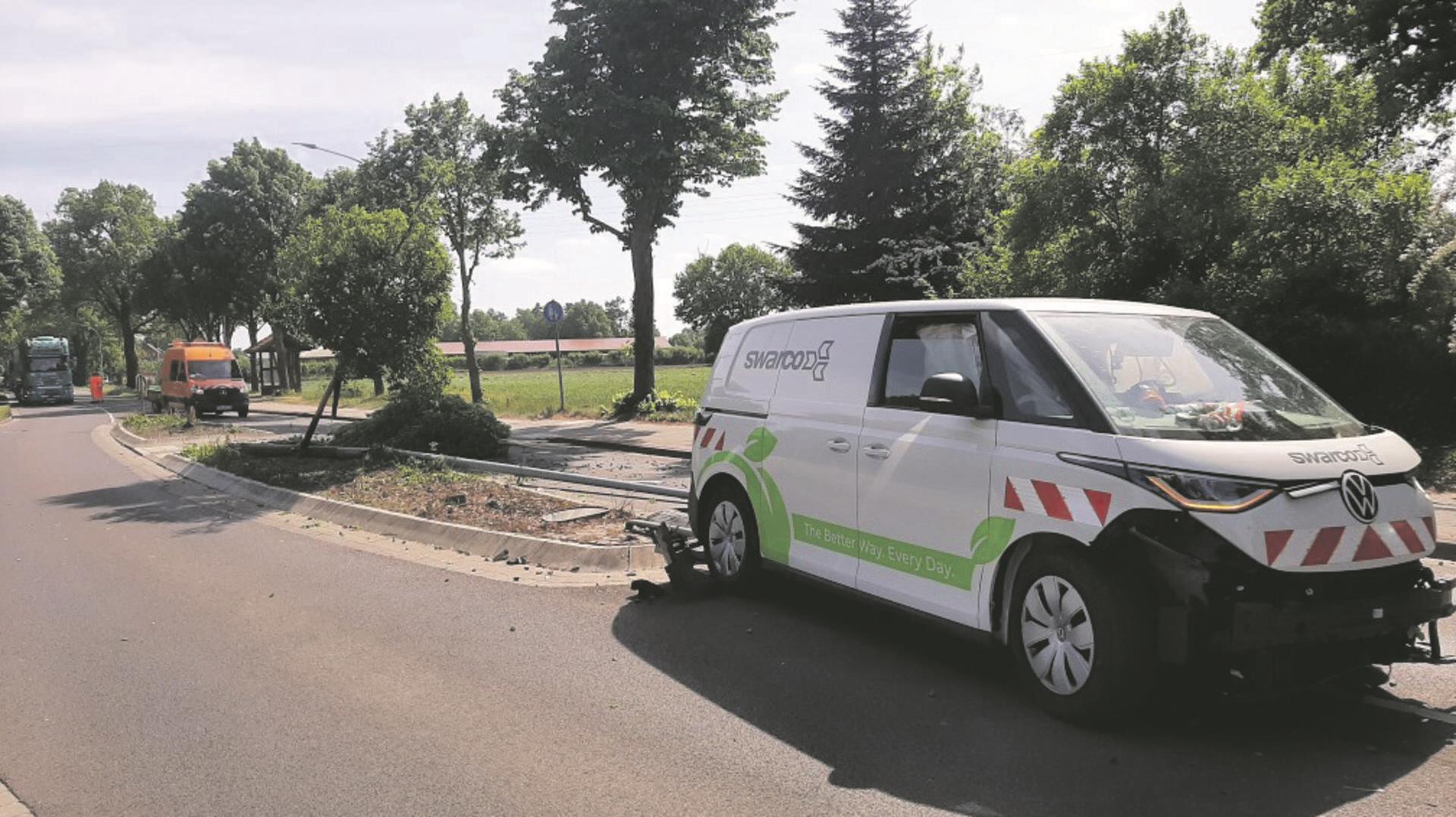 Am Mittwochnachmittag kam es auf der Selsinger Straße (B 71) in Bevern zu einem schweren Verkehrsunfall. 