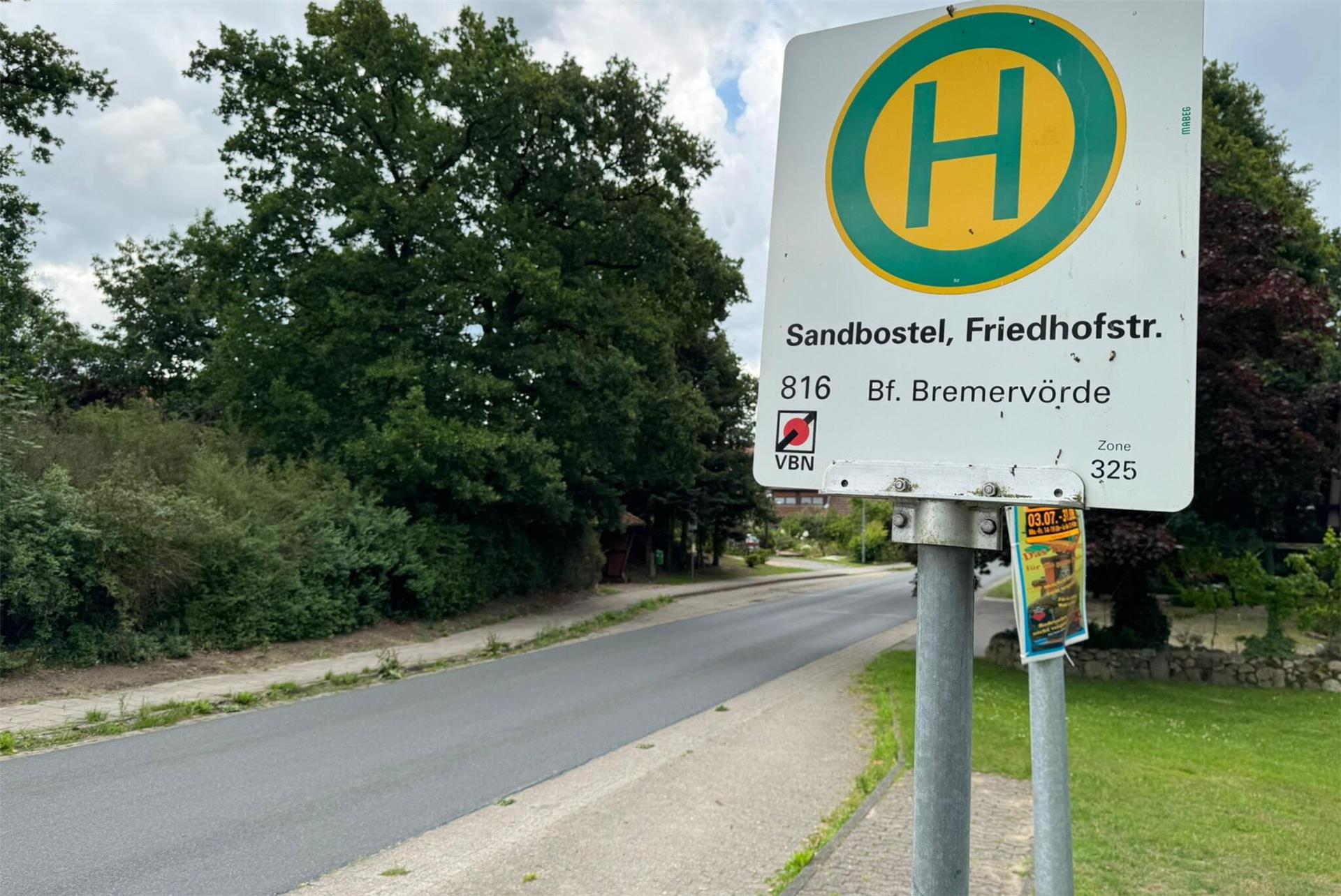 Am Ortseingang von Sandbostel aus Richtung Minstedt werden demnächst die Bushaltestellen auf beiden Straßenseiten barrierefrei umgestaltet. 