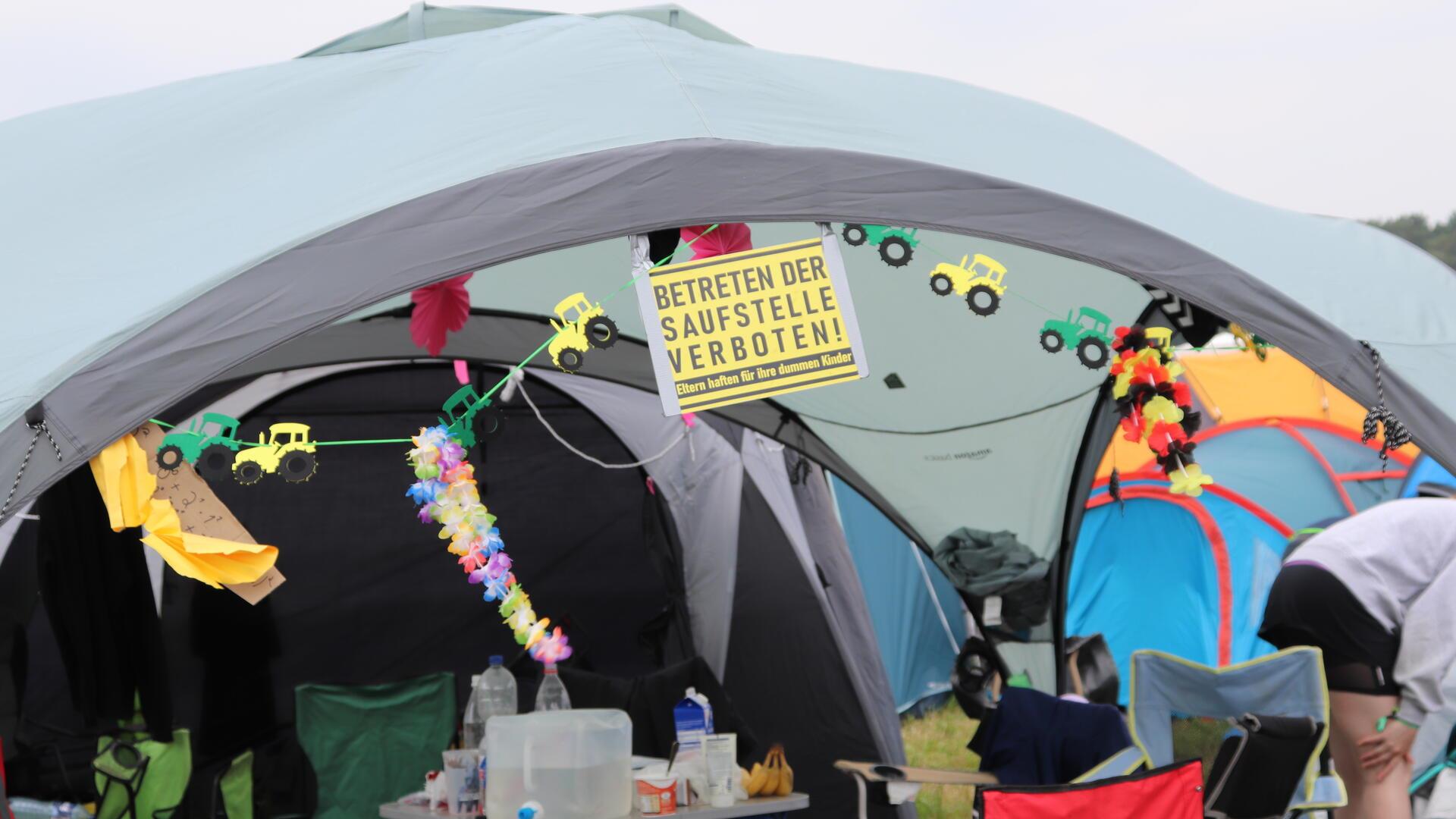 Party, Matsch und Sonne: Der Hurricane-Samstag in Bildern Am Samstag ging die Party in Scheeßel weiter. Es gab wieder einiges zu entdecken und zu erleben.