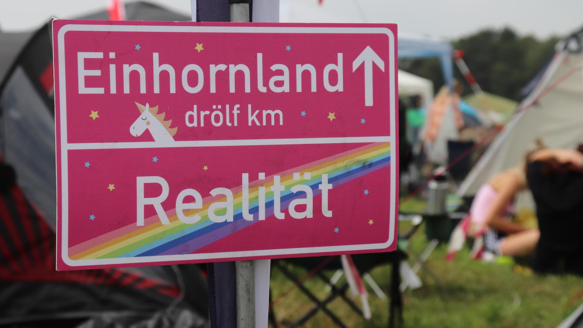 Party, Matsch und Sonne: Der Hurricane-Samstag in Bildern Am Samstag ging die Party in Scheeßel weiter. Es gab wieder einiges zu entdecken und zu erleben.