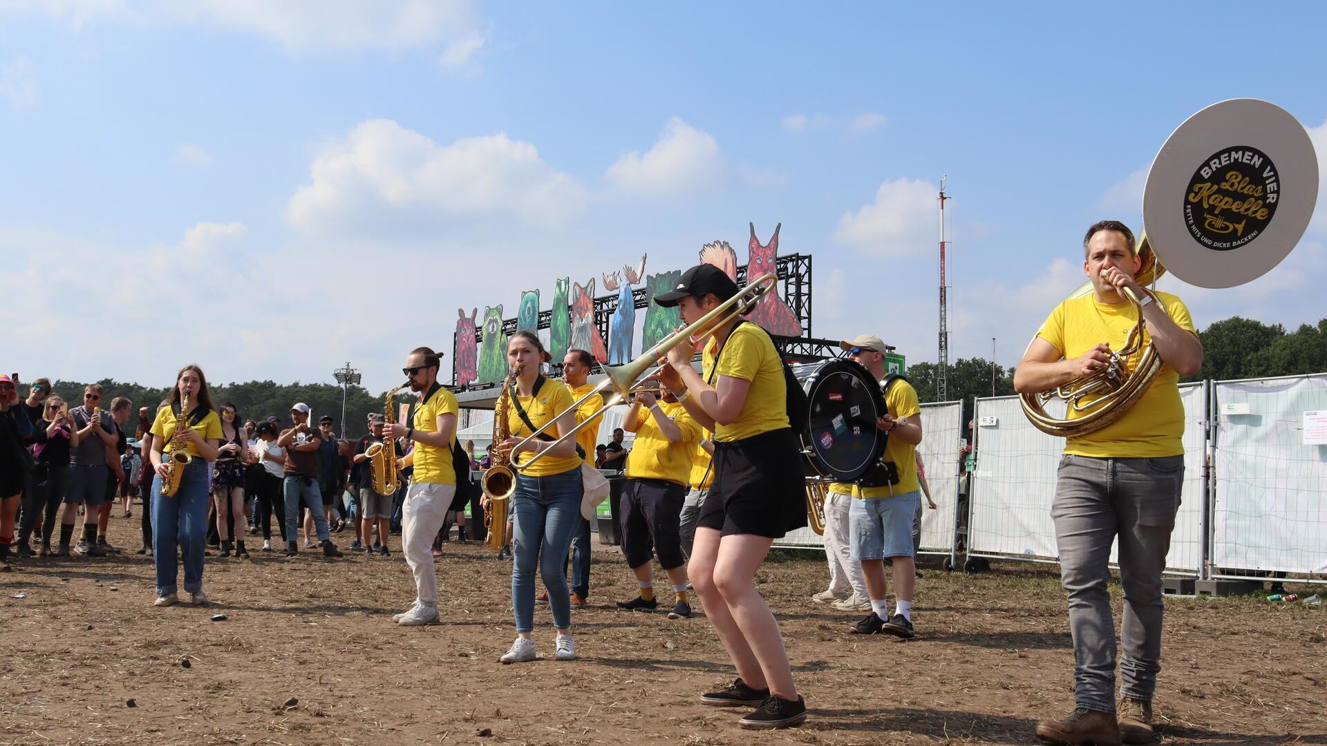 Party, Matsch und Sonne: Der Hurricane-Samstag in Bildern Am Samstag ging die Party in Scheeßel weiter: Es gab wieder einiges zu entdecken und zu erleben.