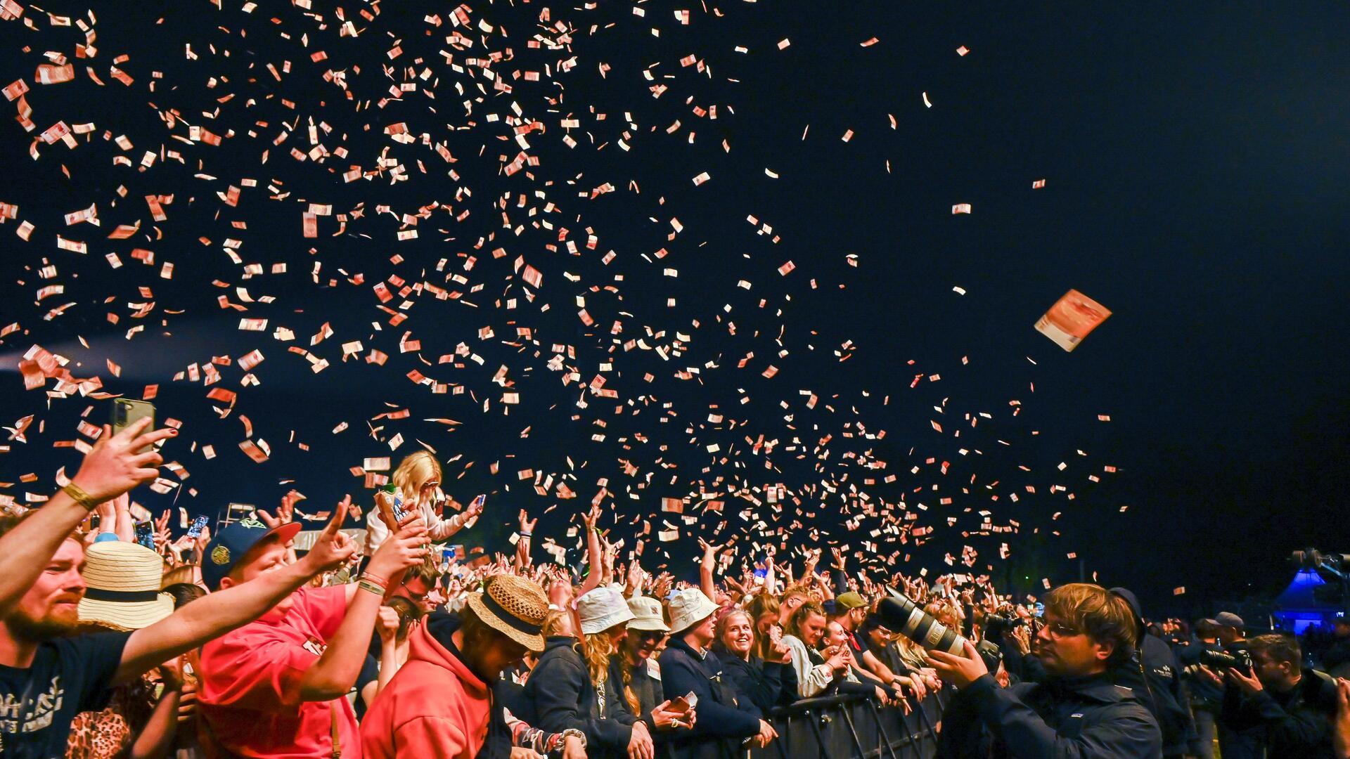 Party, Matsch und Sonne: Der Hurricane-Samstag in Bildern Am Samstag ging die Party in Scheeßel weiter: Es gab wieder einiges zu entdecken und zu erleben.