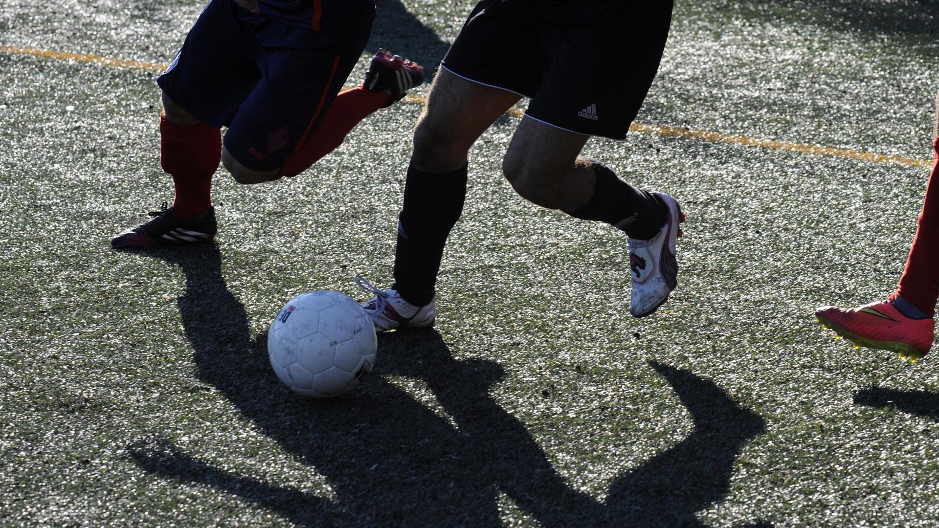 Am Wochenende trugen zahlreiche Fußballvereine aus der Region trotz frostiger Temperaturen Testspiele aus.