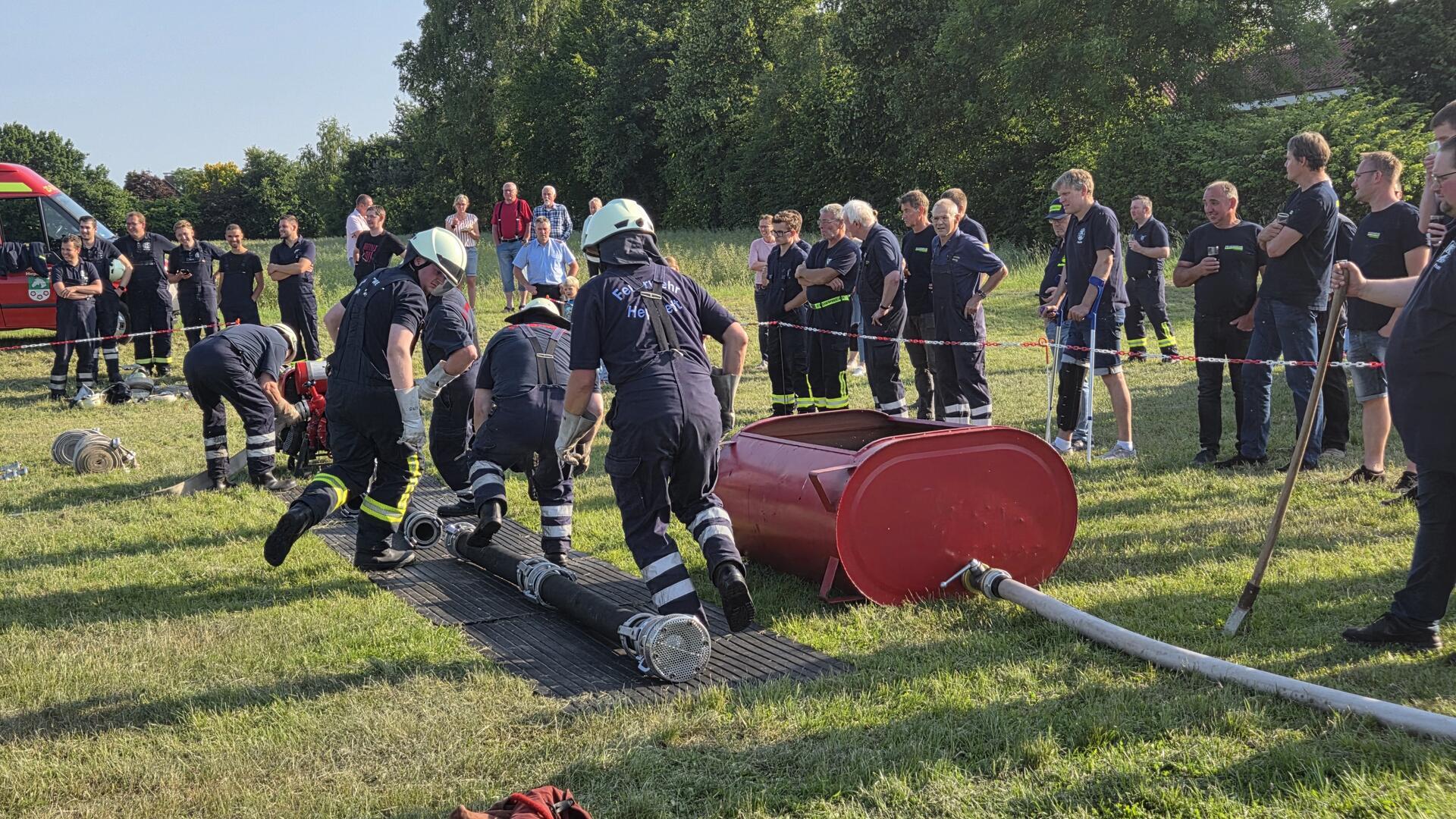 Am vergangenen Freitag hat die Hepstedter Feuerwehr ihr 10. Tunnelfest mit großem Erfolg gefeiert.
