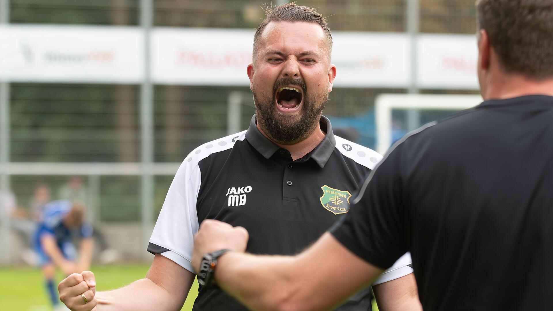 Am vergangenen Sonntag bejubelte ein überglücklicher HSC-Coach Malte Bösch den Sieg seiner Elf. Ein weiterer soll am Sonntag gegen den Aufsteiger TSV Wetschen dazukommen.