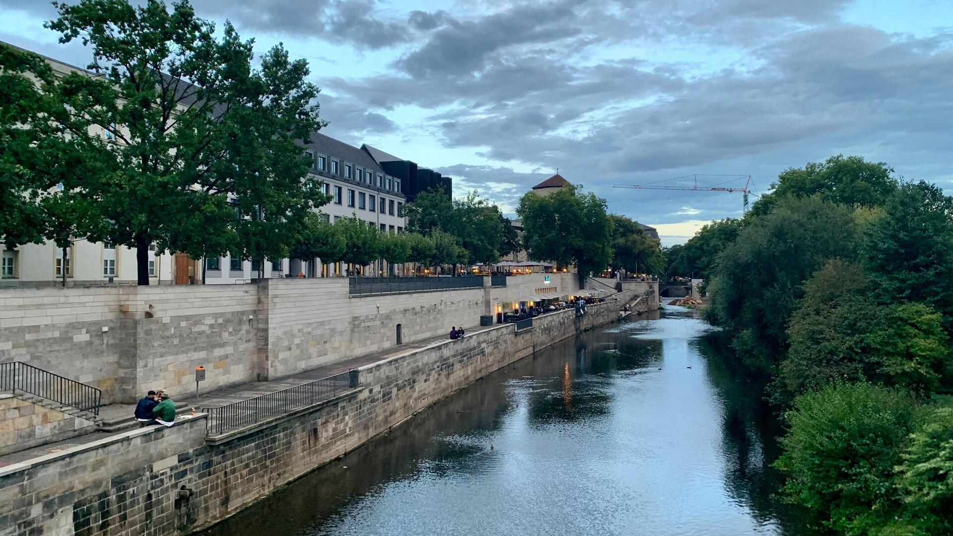 Blick auf den Fluss Leine.  An der Leine fanden Kinder einst Knochen. Dadurch wurde die Mordserie von Fritz Haarmann erstmals ruchbar. 