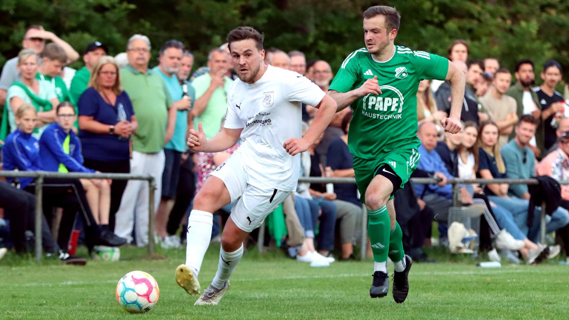 Anderlingens Allrounder Nils Tiedemann (re.) steht nach langer Verletzungspause wieder im Kader.