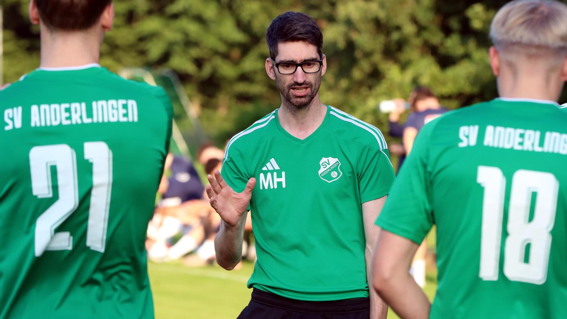 Anderlingens Trainer Marco Hendreich kann sein Team auf ein spannendes Derby bei der Oberliga-Reserve des Heeslinger SC einstimmen.