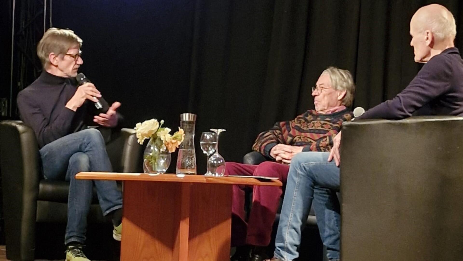 Andreas Ehresmann (von links), Leiter der Gedenkstätte Sandbostel, mit dem Historiker Hannes Heer und Thomas Grunenberg, Vorsitzender des Gedenkstättenvereins.