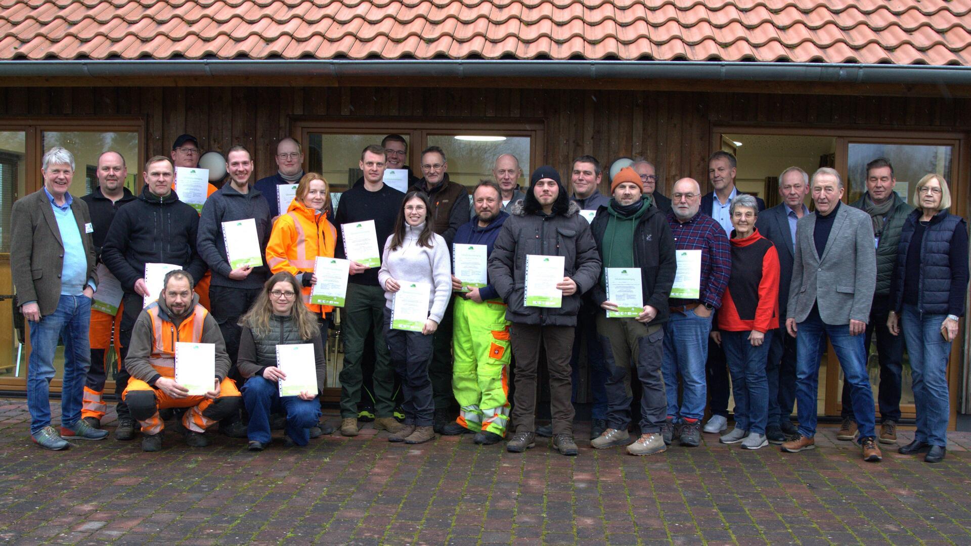 Anerkennung und Lob gab es für die Teilnehmer am qualifizierten Landschaftspflegekursus in der Norddeutschen Landschaftspflegeschule.