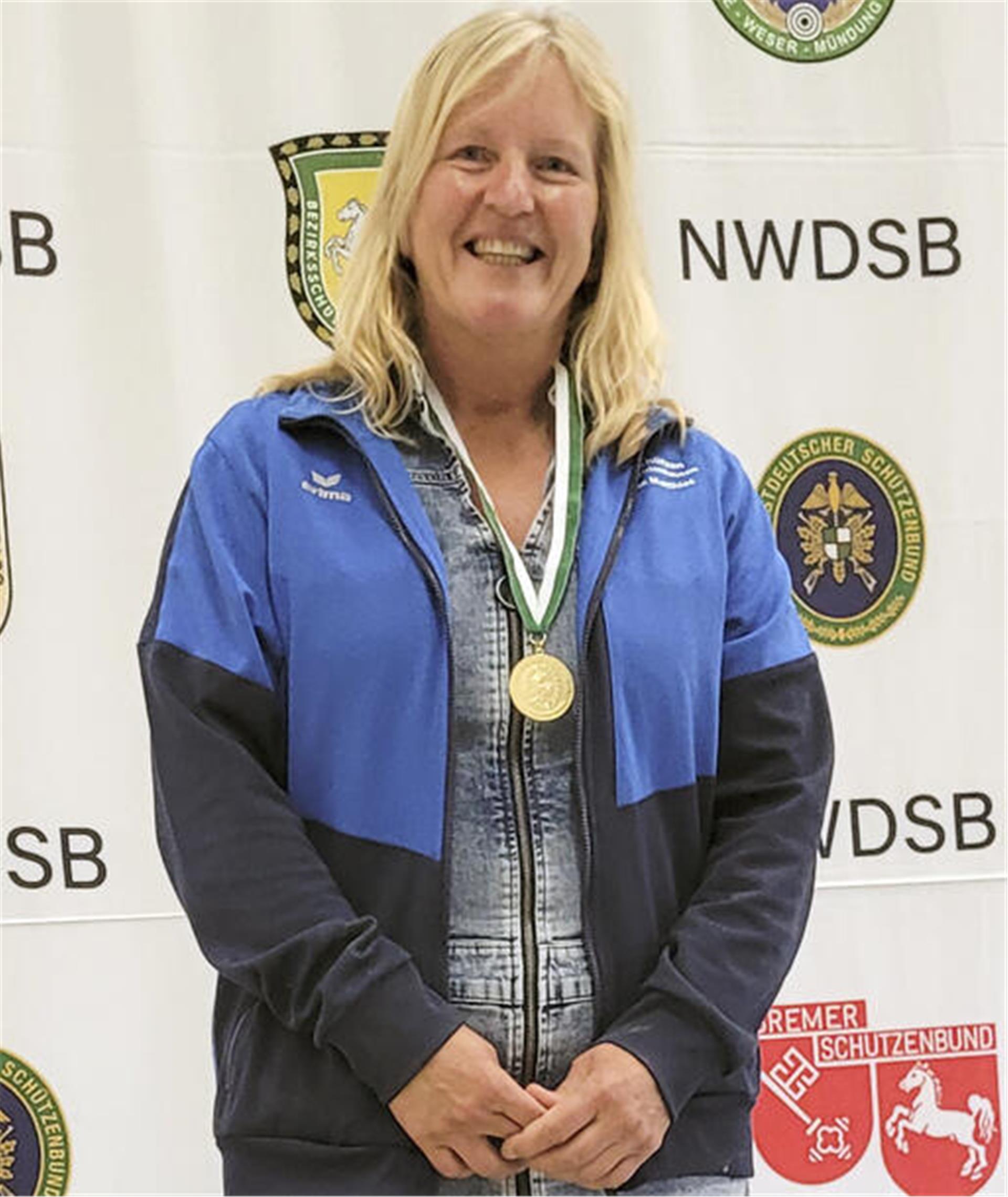 Annelie Matthias vom SV Nieder Ochtenhausen sicherte sich in Bassum bei den Landesmeisterschaften der Auflagenschützen den Titel in der Klasse Seniorinnen I.