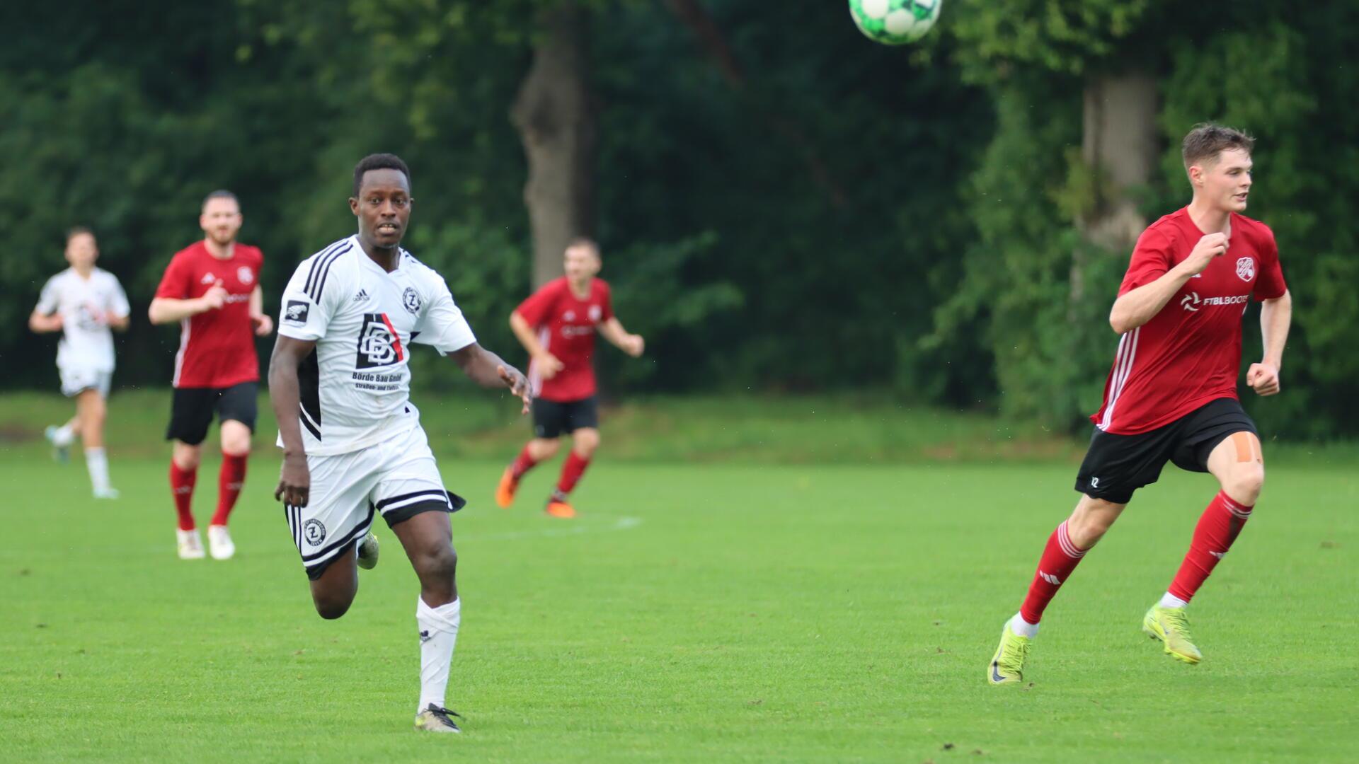 Armel Arakaza war mit seiner Schnelligkeit und seinem Torinstinkt für Unterstedt nur schwer zu kontrollieren - erzielte beim 3:0-Sieg zwei Treffer.