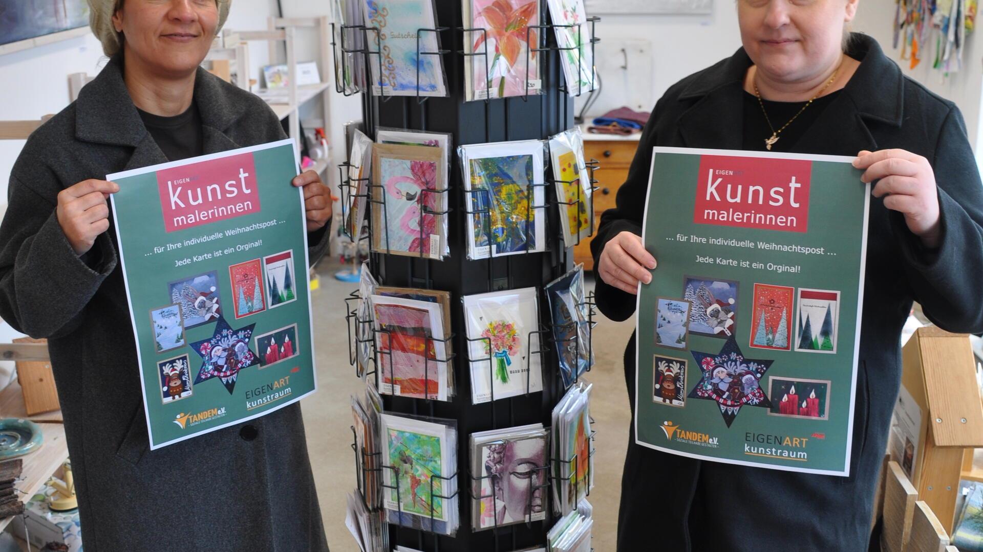 Jede Weihnachtskarte ein Original: „EigenArt“-Projekt in Bremervörde Assia Bouraada (links) und Tanja Ahlhorn sorgen im Rahmen des „EigenArt“-Kunstmalerinnen-Projektes dafür, dass jede Postkarte „ein Original“ ist.