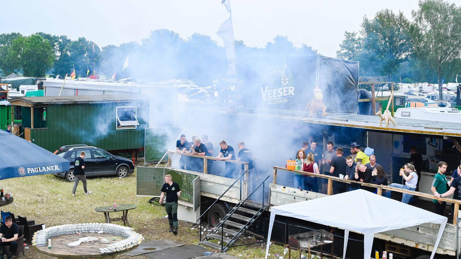 Erst Sonne, dann plötzlich Starkregen und Matsch: Der Hurricane-Freitag in Bildern Auch am Festival-Freitag ging es beim Hurricane ordentlich ab.