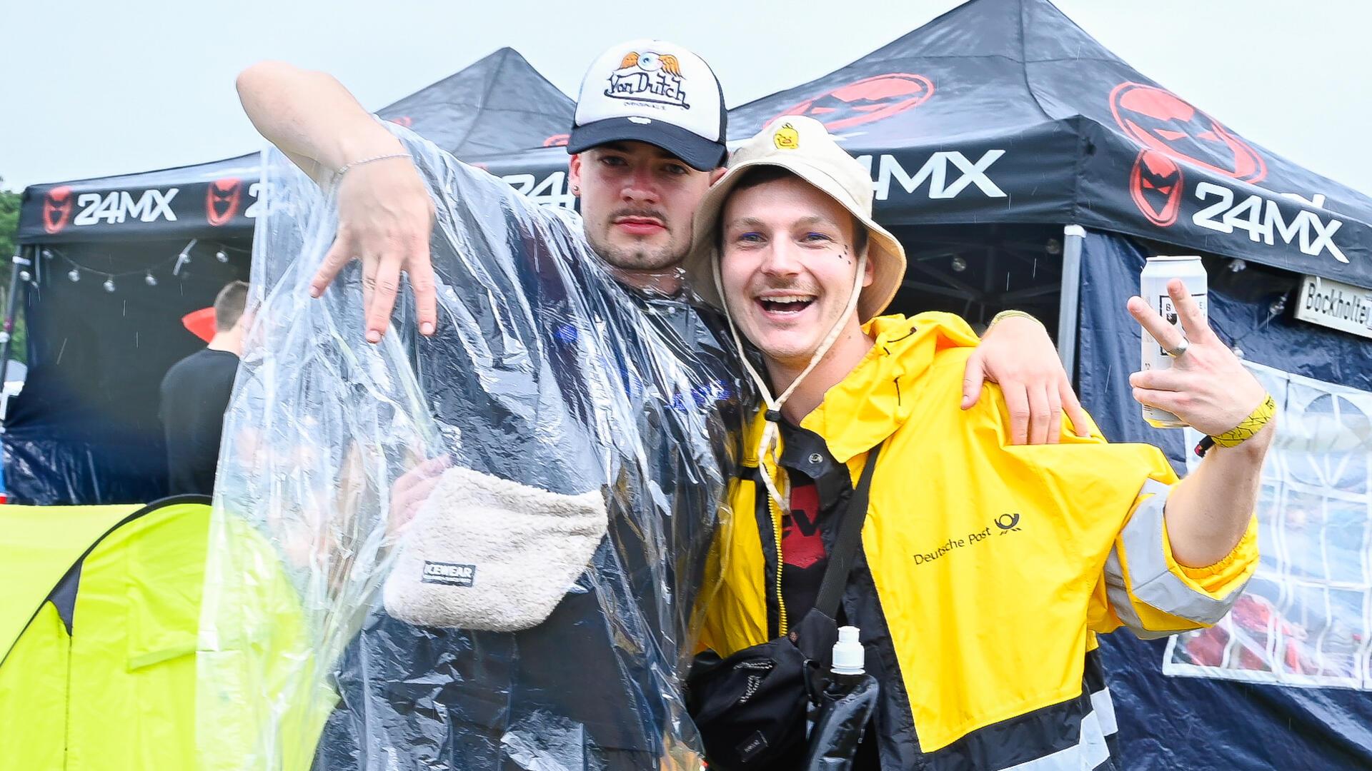 Erst Sonne, dann plötzlich Starkregen und Matsch: Der Hurricane-Freitag in Bildern Auch am Festival-Freitag ging es beim Hurricane ordentlich ab.