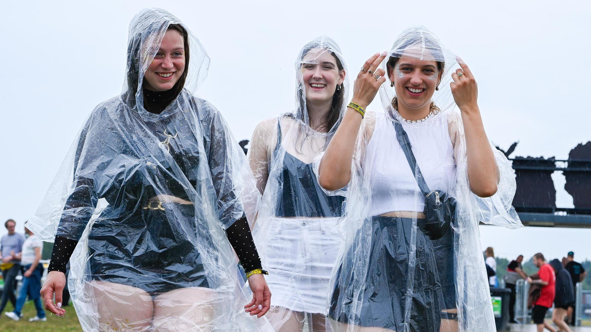 Erst Sonne, dann plötzlich Starkregen und Matsch: Der Hurricane-Freitag in Bildern Auch am Festival-Freitag ging es beim Hurricane ordentlich ab.