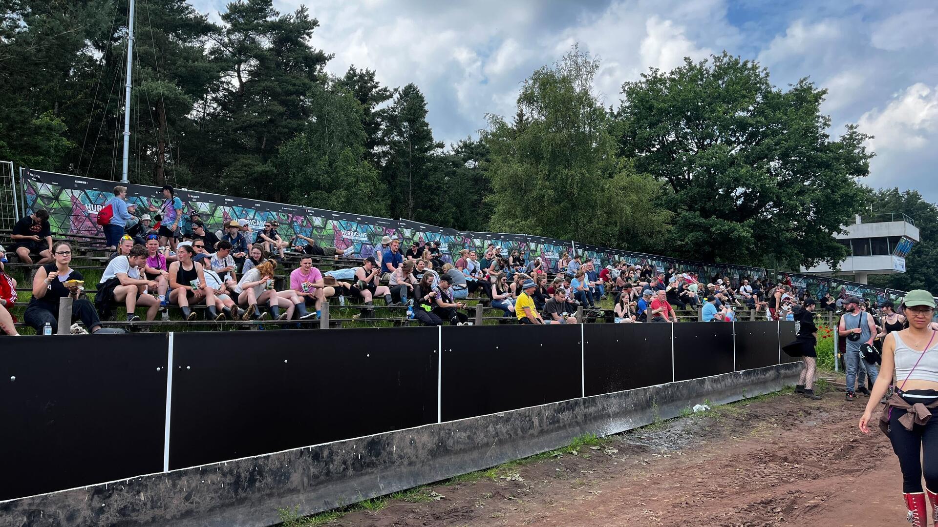 Party, Matsch und Sonne: Der Hurricane-Samstag in Bildern Auch die größten Festivalfans brauchen mal eine Pause.