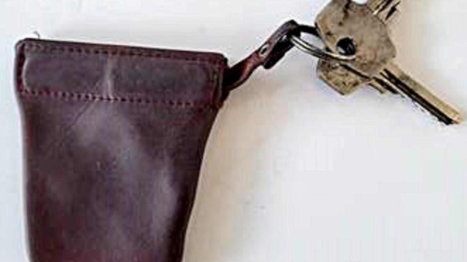 Schlüssel und Münzen: Bremerhavener Polizei sucht Eigentümer Auch für die Herkunft dieses Schlüsselbundes interessiert sich die Polizei. .