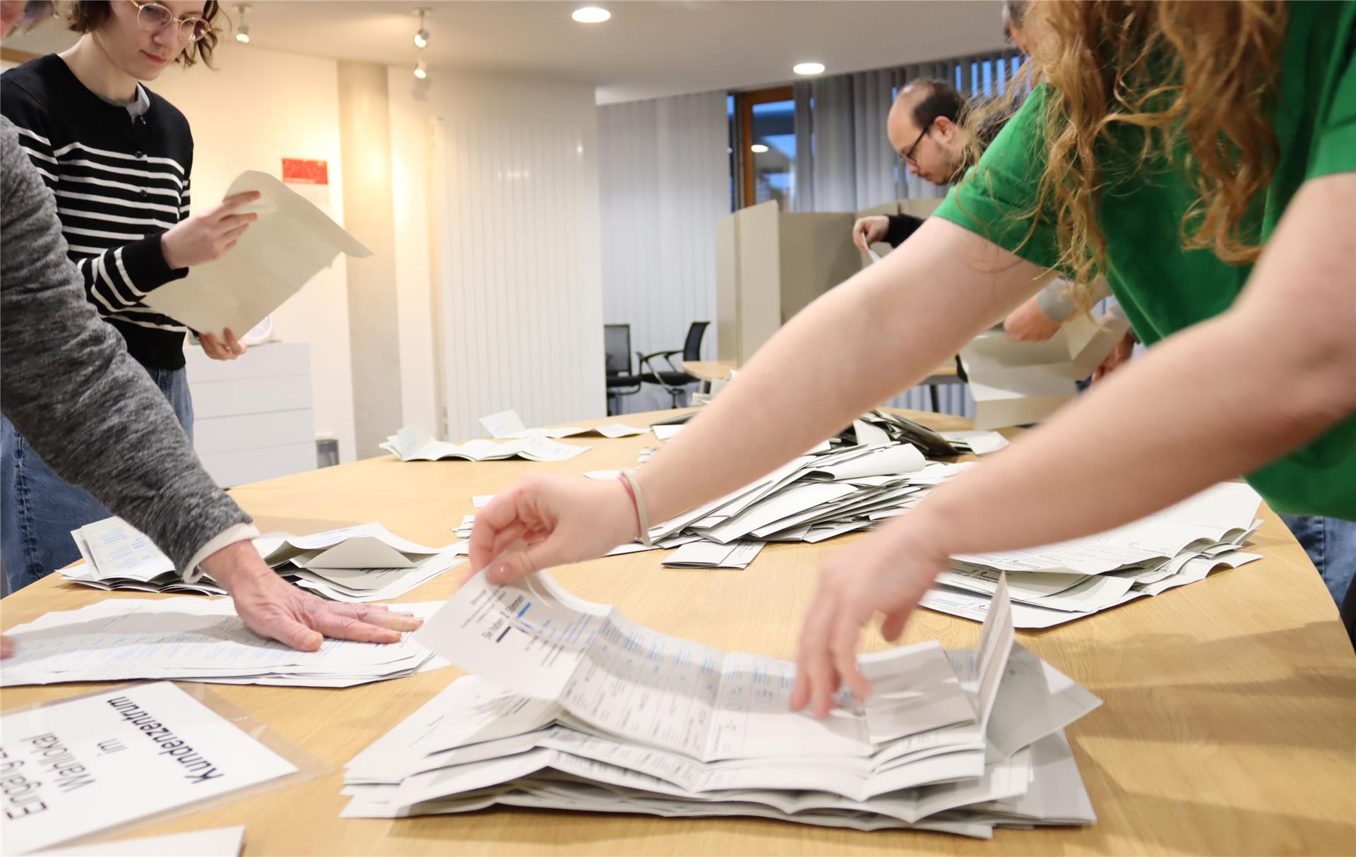 Stimmenauszählung im Wahllokal Stadtwerke
