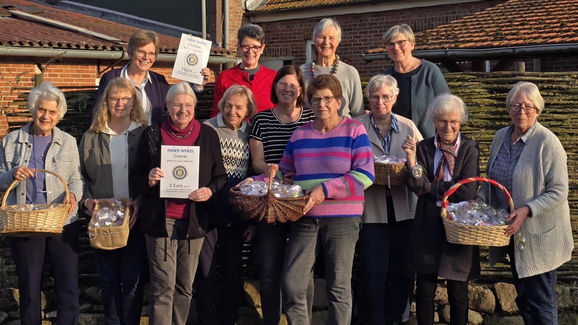Auch in diesem Jahr verkauft der Inner Wheel Club Nordheide dekorative Ostereier für den guten Zweck. Die Ostereier haben es im wahrsten Sinne des Wortes in sich: Sie enthalten nummerierte Losnummern und bieten die Chance auf attraktive Preise von zahlreichen Unternehmen aus der Region.