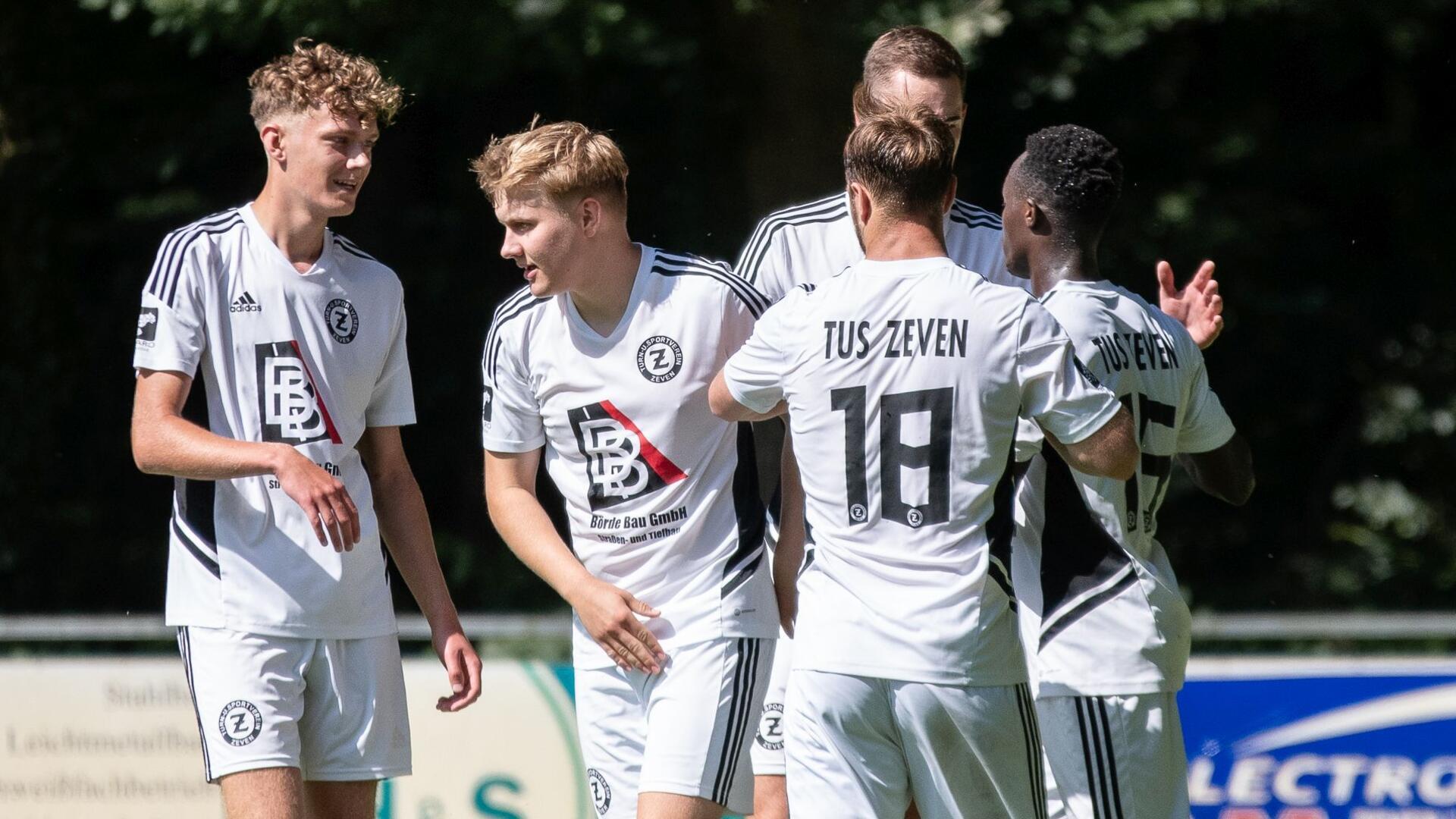 Auf Torjubel hoffen die Kicker des TuS Zeven auch bei ihrem schweren Auswärtsspiel im Kreispokal. Sie müssen beim vorjährigen Halbfinalisten SG Fintau antreten.