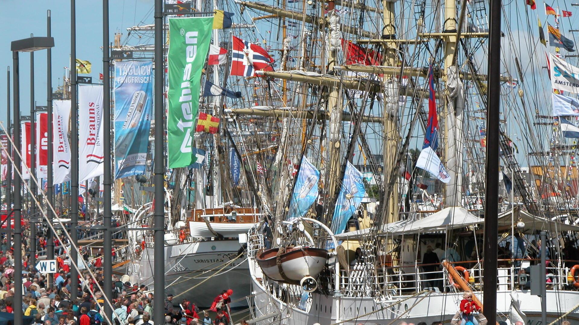 Festgelände bei der Sail. 