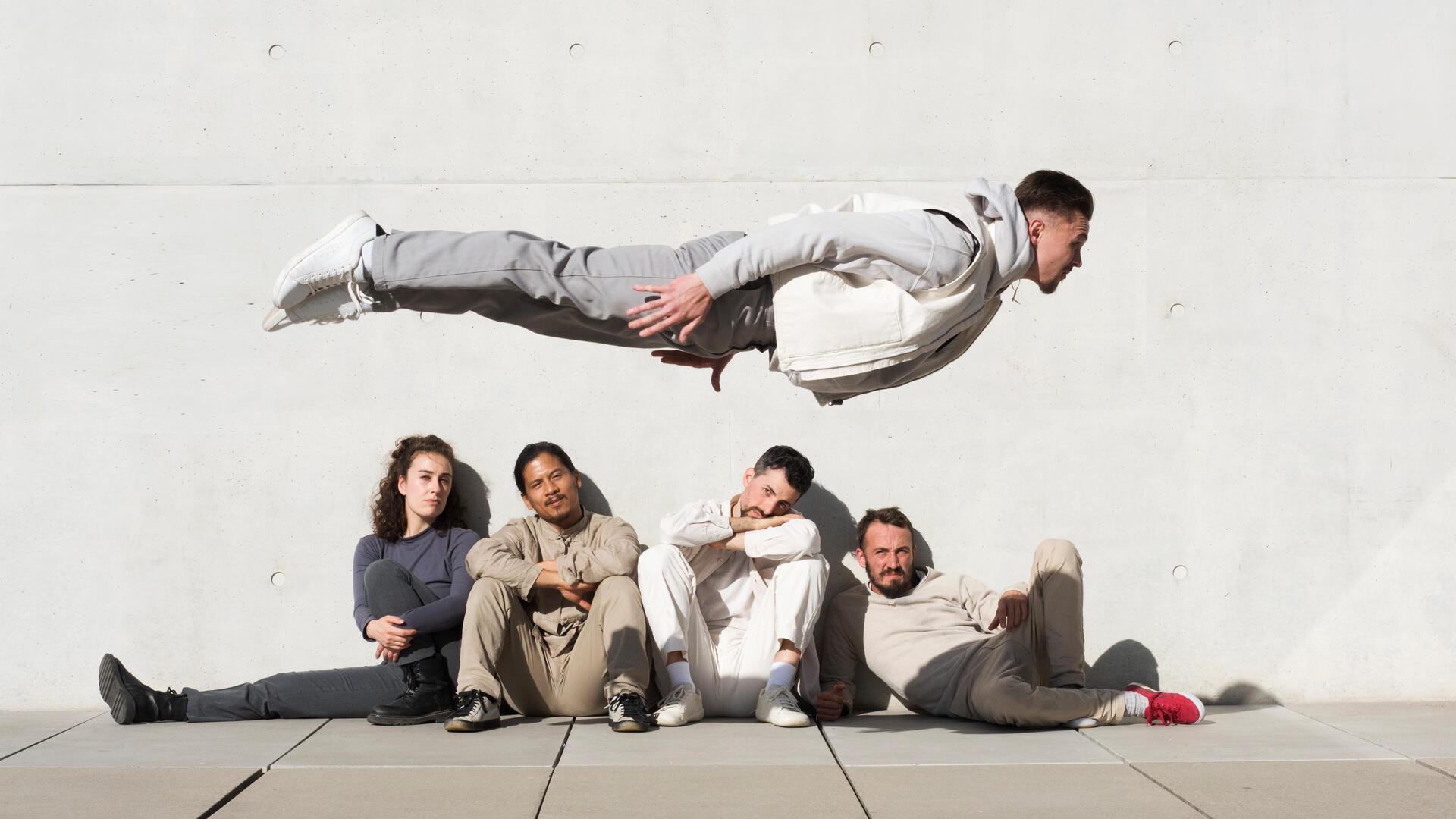 Auf einzigartige Weise kombiniert die renommierte Gruppe The Funky Monkeys Akrobatik, Streetdance und Comedy. Sie ist an allen vier Festivaltagen in Cuxhaven-Duhnen zu erleben.