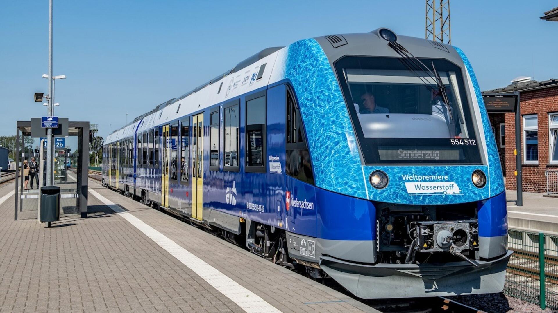 Aufgrund fehlender Brennstoffzellen-Ersatzmodule kommt es derzeit zu Kapazitätsengpässen auf der Regionalbahnlinie RB33 (Cuxhaven – Bremerhaven – Bremervörde – Buxtehude). Die fahrplanmäßigen Verbindungen werden eingehalten, doch der evb stehen nicht genug Fahrzeuge zur Verfügung, um in Stoßzeiten Züge zu verlängern. 