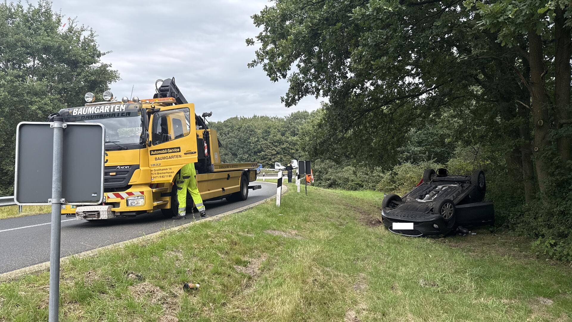 Auto überschlägt sich an Abfahrt Bremerhaven-Zentrum