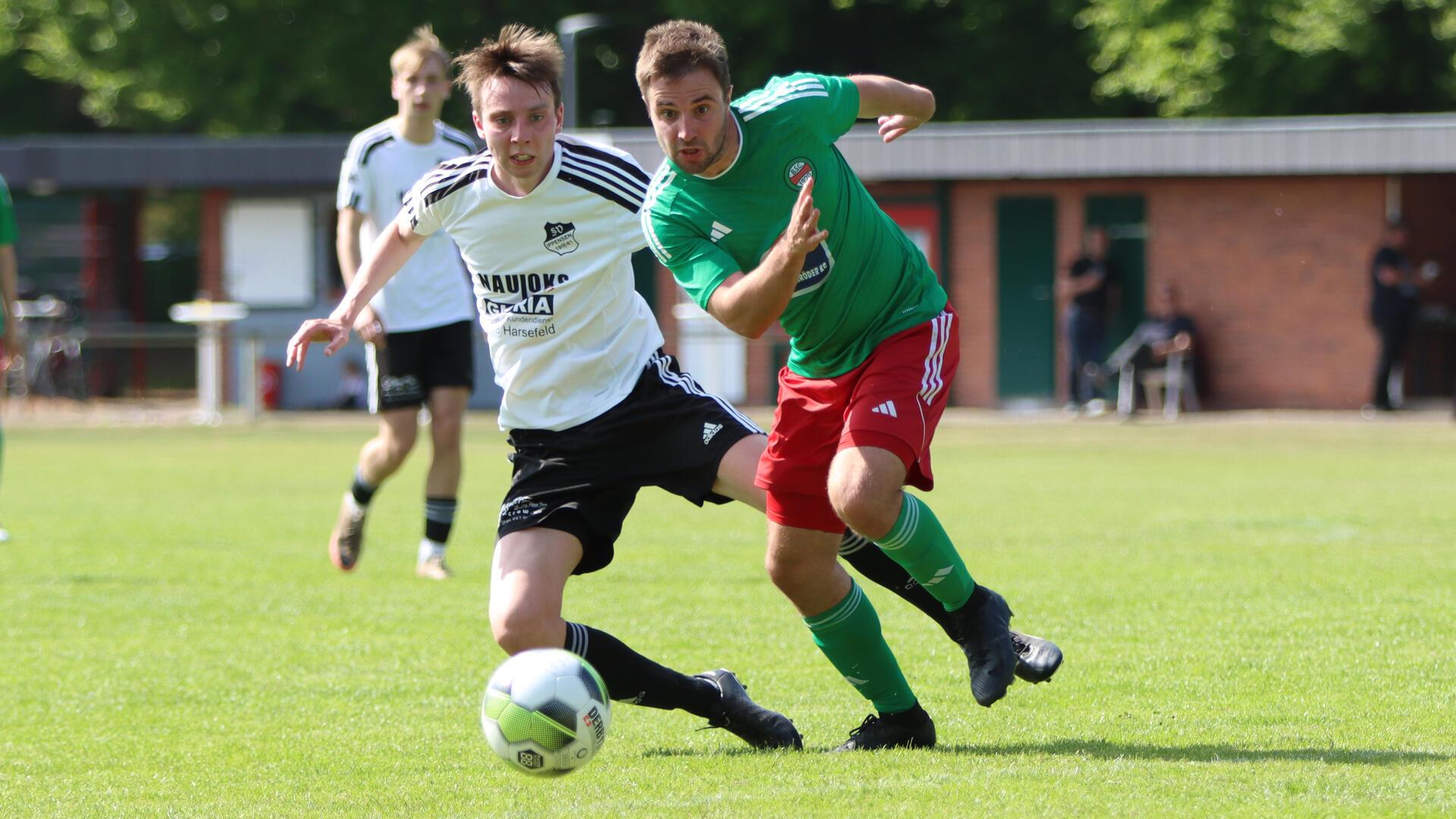 BSC-Stürmer Jonas Marherr (rechts) legte das 1:1 für Spielmacher Fin Karallus auf.