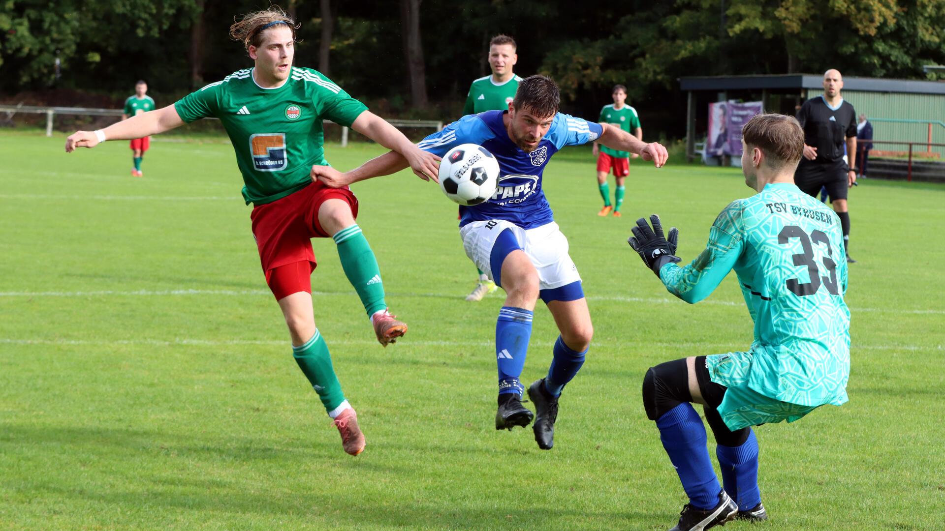 BSC-Torjäger Toni Fahrner (li.) war auch nicht durch Timon Heins zu stoppen und zeigte sich treffsicher.