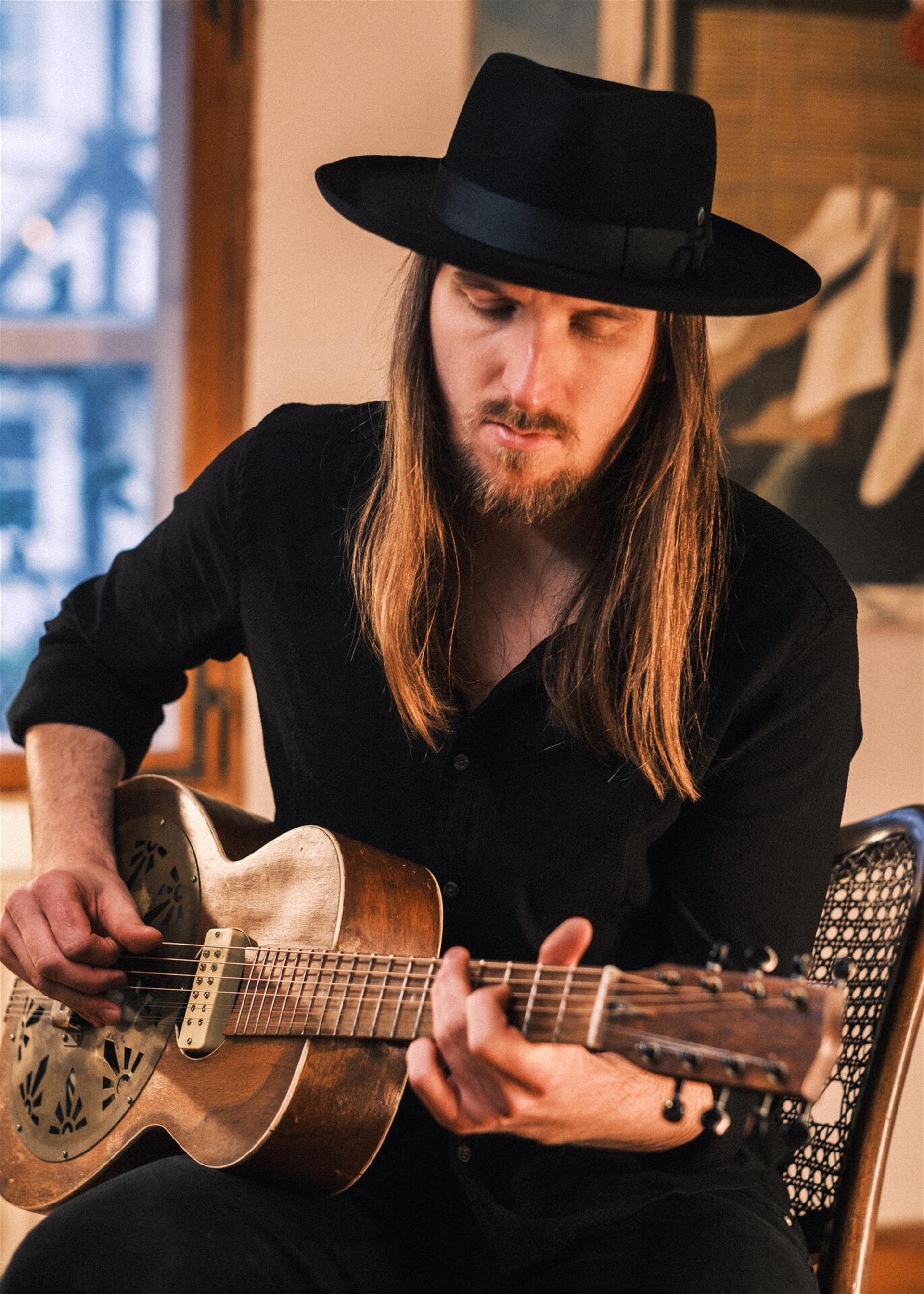 Klostergut Burgsittensen: Bad Temper Joe gibt ein Konzert im alten Kuhstall Das Foto zeigt Bad Temper Joe.
