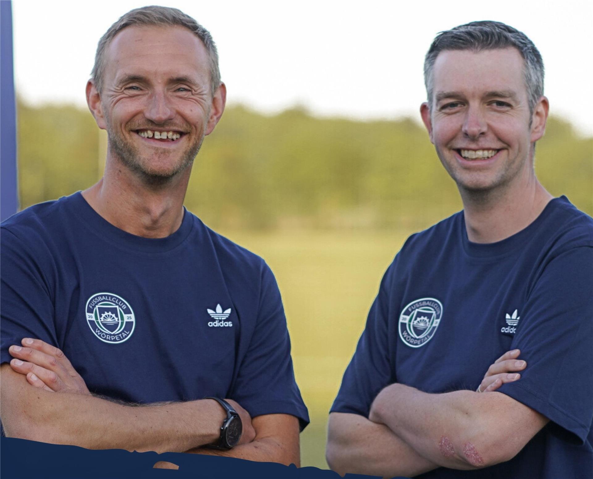 Das erfahrene Trainerduo der ersten Männermannschaft des FC Wörpetal: André Petersen (rechts) und Dennis Bargemann.