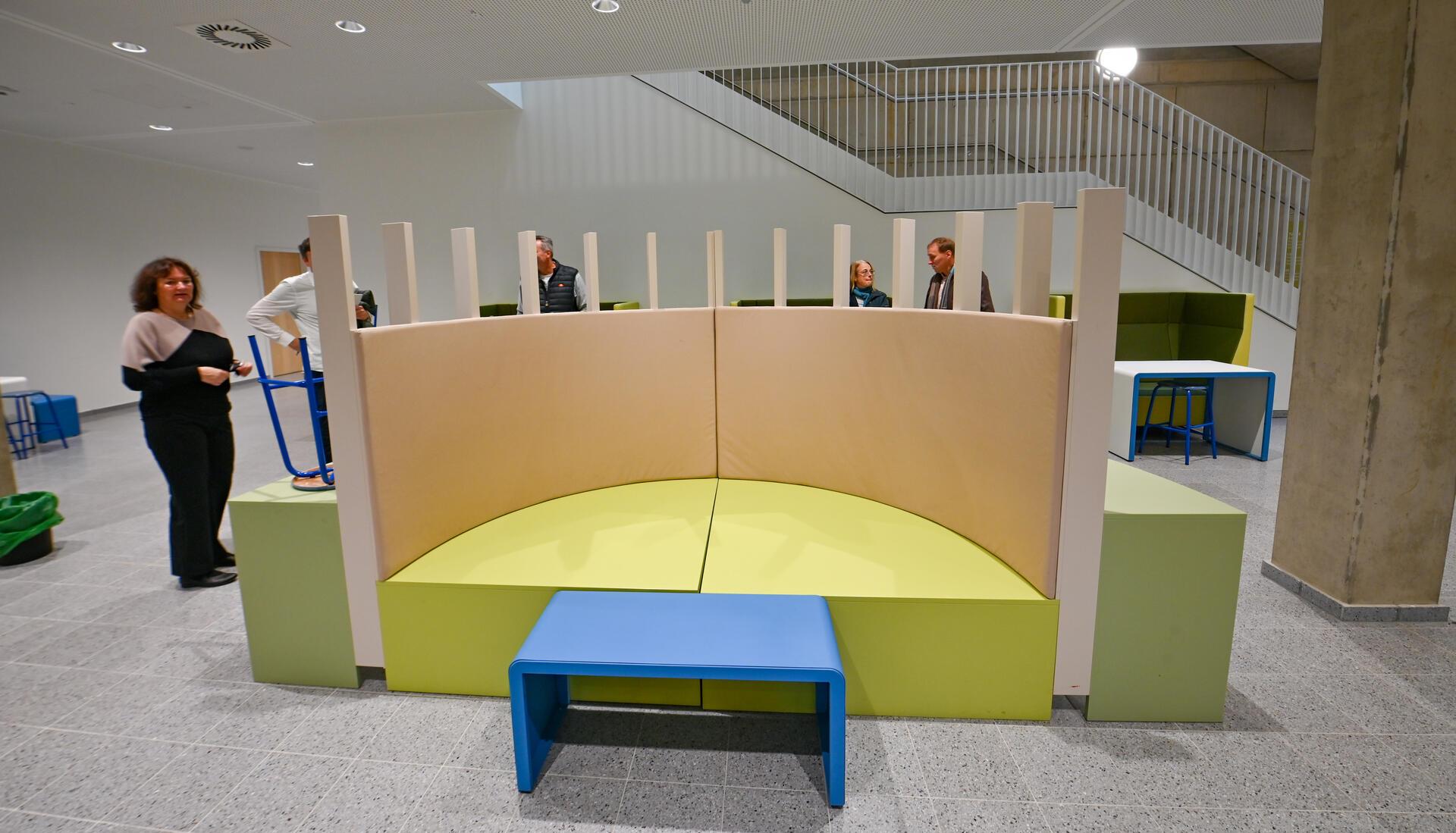 Bauherren, Planer und Kollegium stellen uns ihre neuen Schulen vor. Dies ist die...