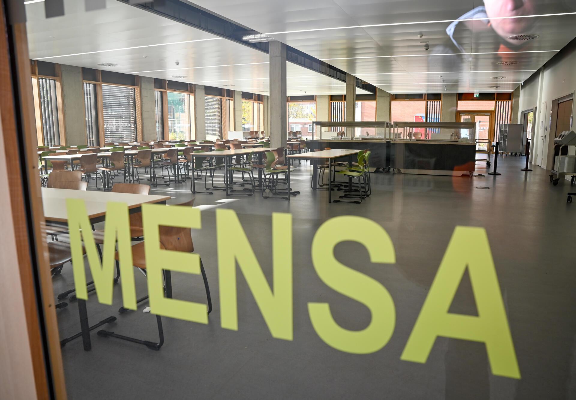 Bauherren, Planer und Kollegium stellen uns ihre neuen Schulen vor. Dies ist die...