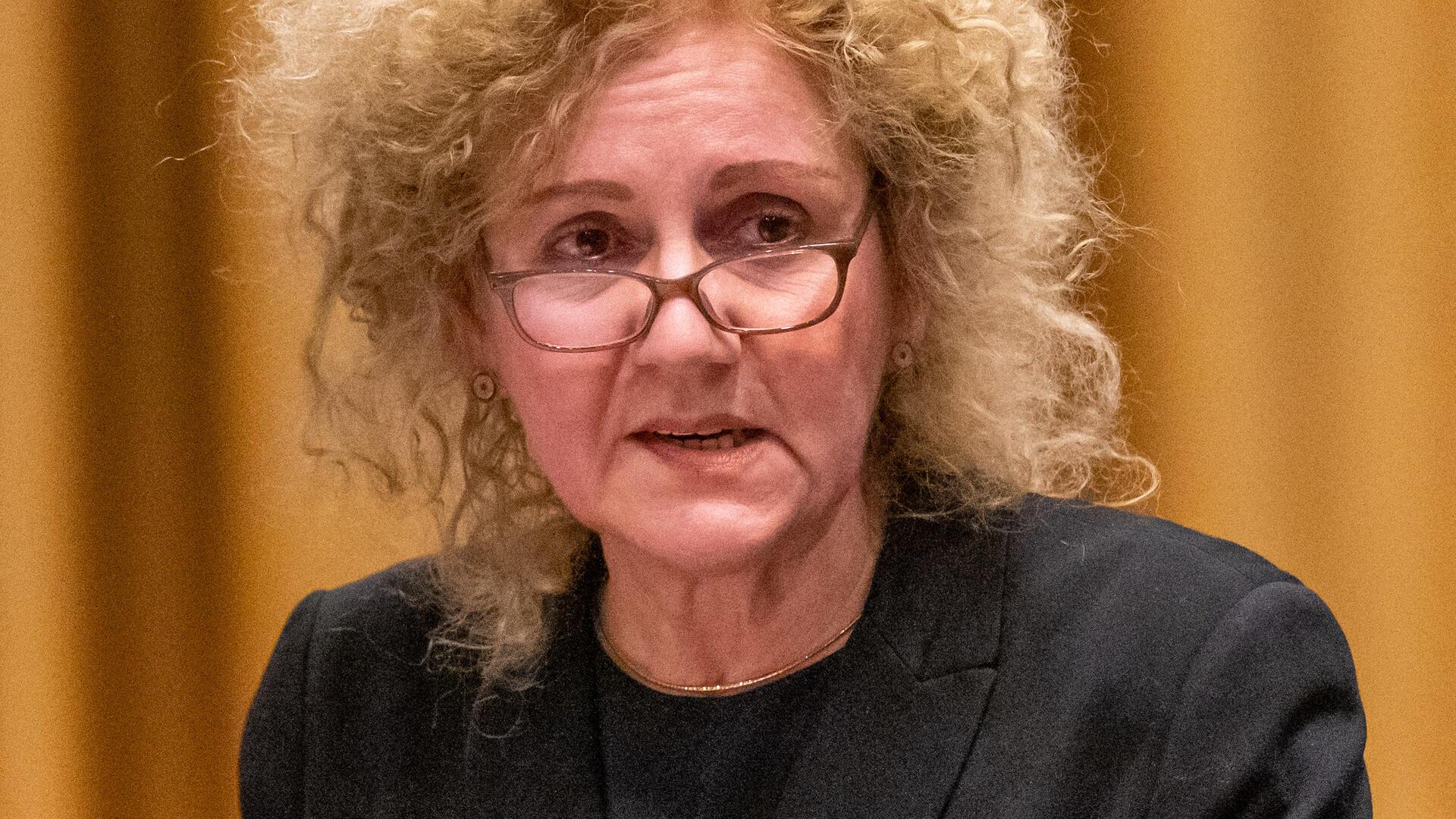 Beate Porombka ist es gelungen, preisgekrönte Autorinnen nach Bremerhaven zu holen. Martina Hefter hat den Deutschen Buchpreis bekommen, Stefanie Sargnagel den Förderpreis des Bremer Literaturpreises.