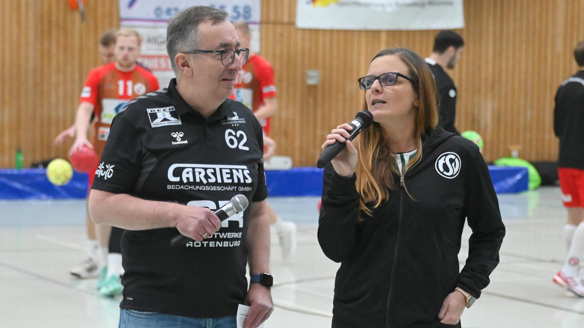Begrüßten gemeinsam die Zuschauer: Michael Polworth und Sandra Pragmann.
