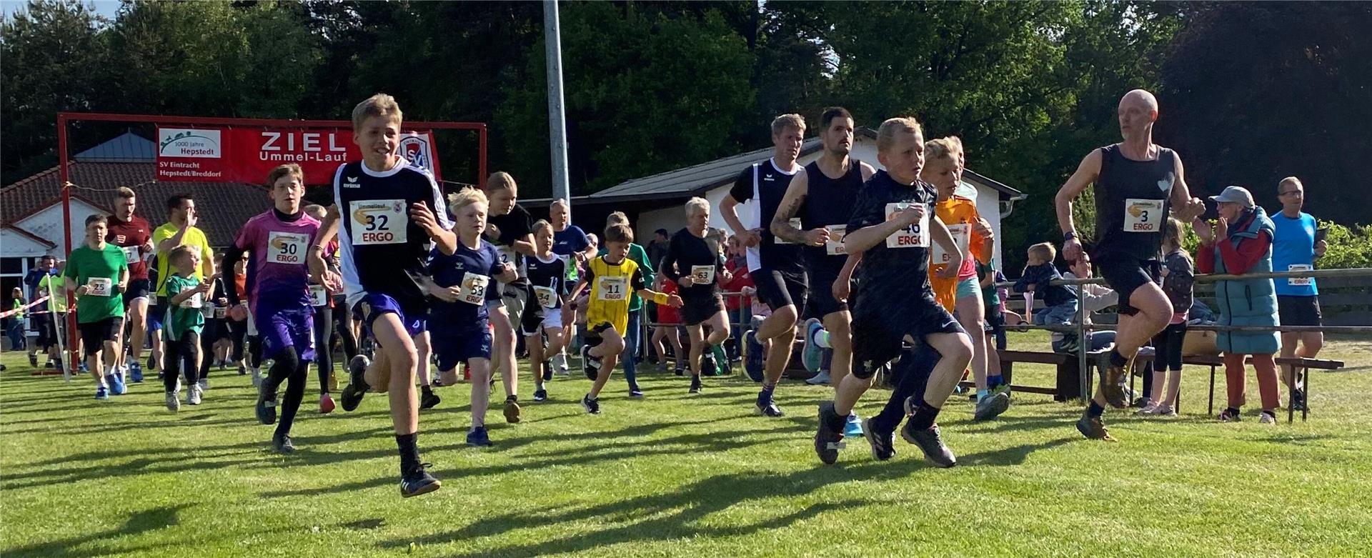 Beim 21. Ummellauf gingen wieder Läuferinnen und Läufer aller Altersklassen auf die Strecke.