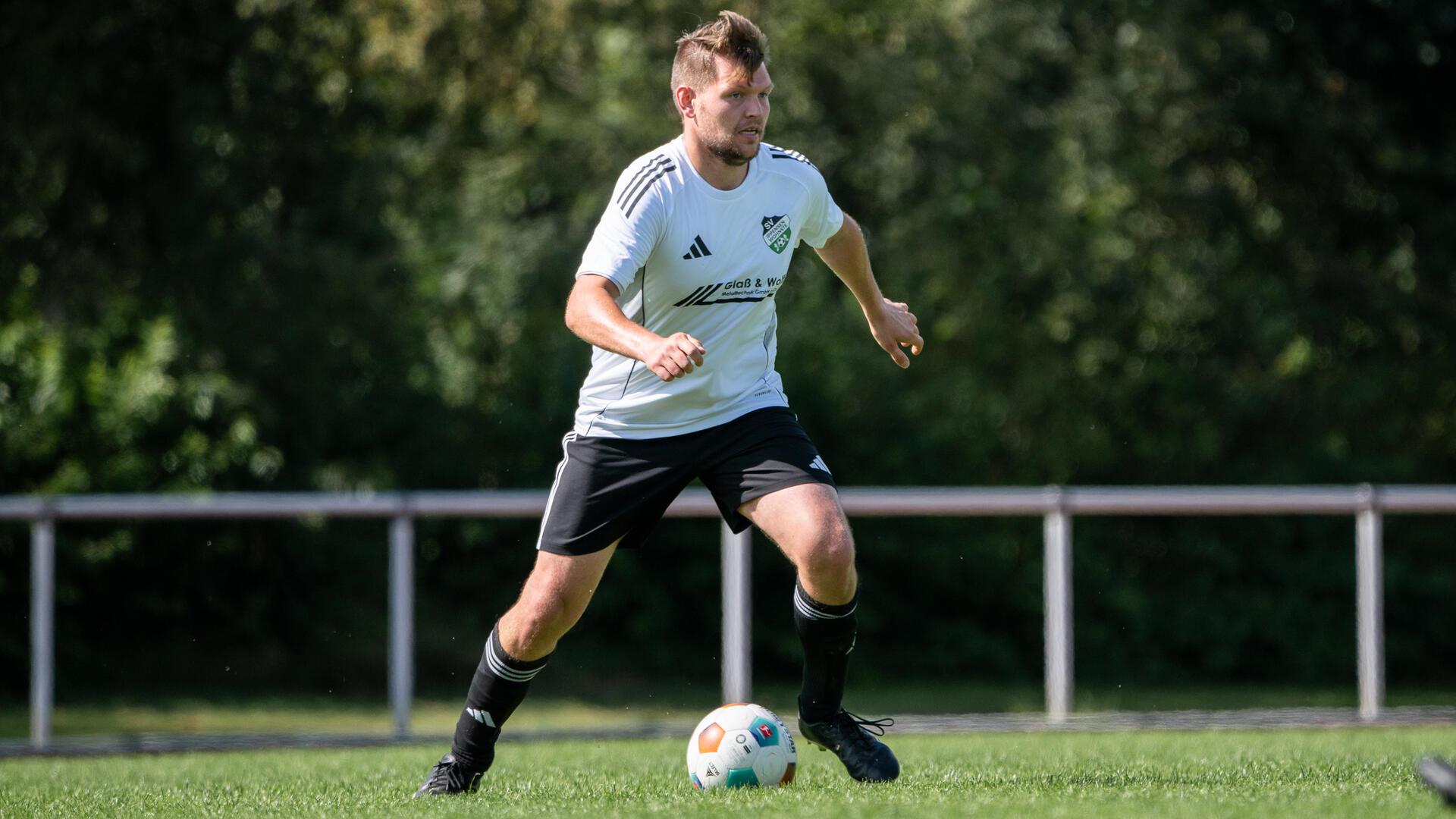 Beim Auswärtsspiel in Riede erzielte Marius Schönfeld schon nach drei Minuten das 1:0 für die SV Ippensen/Wohnste.