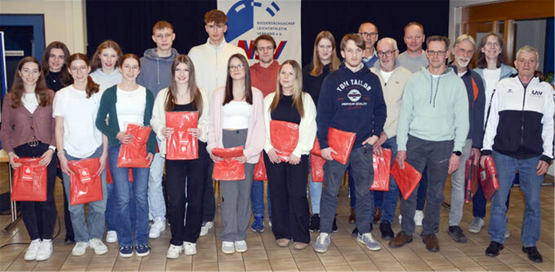 Beim Verbandstag des Kreis-Leichtathletikverbandes (KLV) in Zeven wurden alle Kreismeister des Jahres 2024 mit Sachgeschenken bedacht.