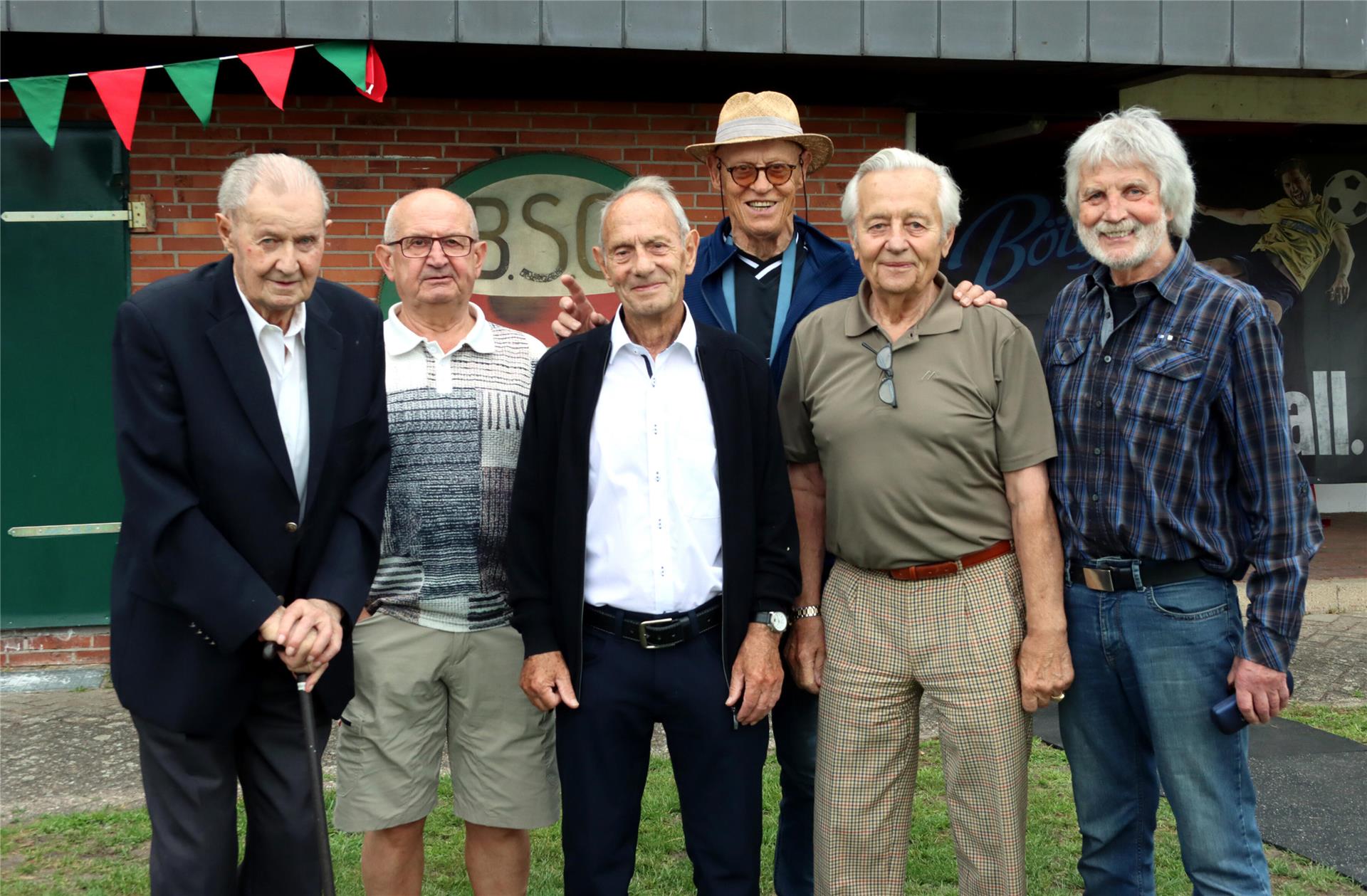 Beim Vereinsjubiläum zu Besuch: Die BSC-Legenden Horst "Hotti" Hinz, Kurt Stabel, Kalli Rotermund, Hartmut "Jimmy" Rohbeck, Herbert "Boxer" Schulz und Hans-Jürgen Sahlke genossen das Wiedersehen.